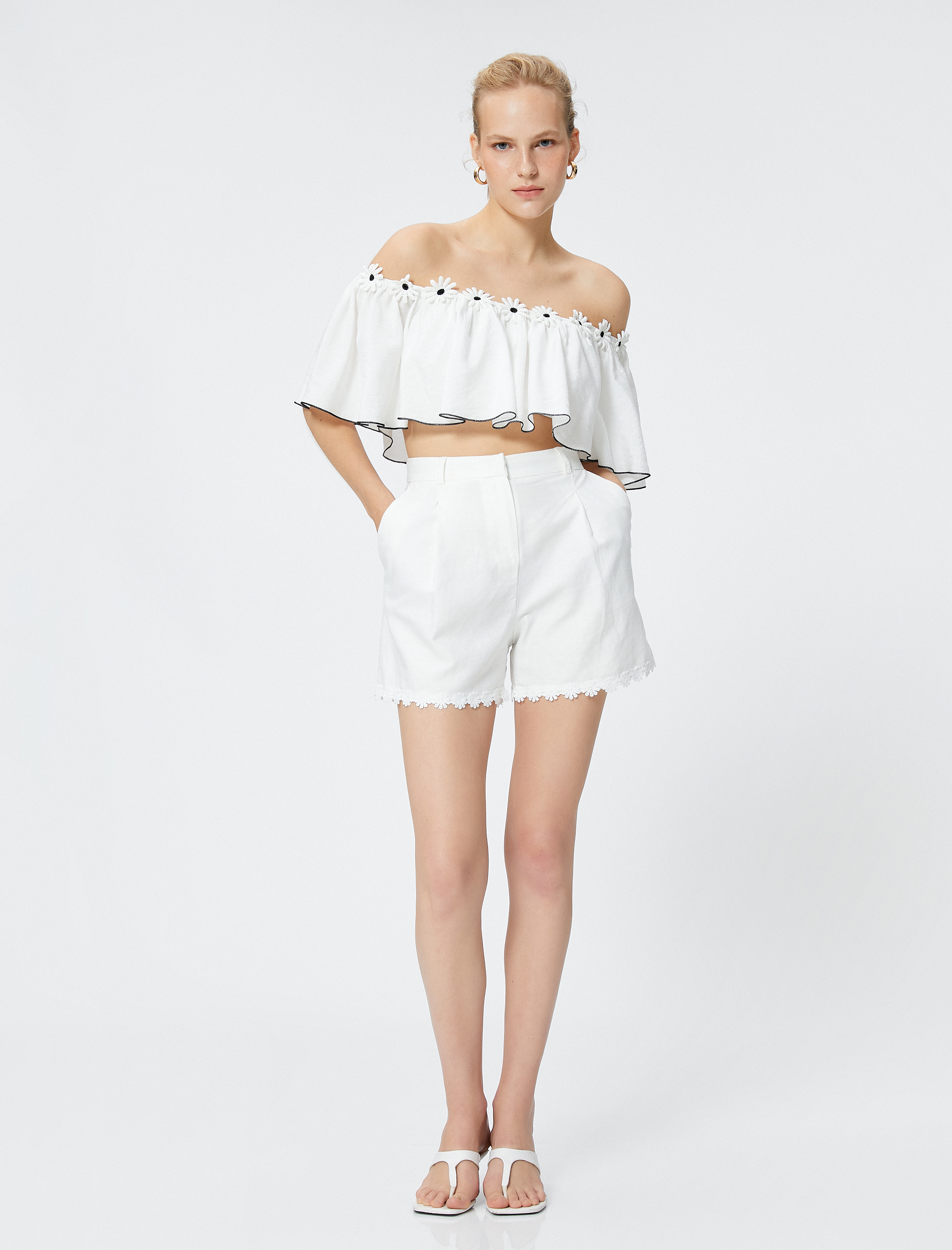   Omzu Açık Volanlı Crop Bluz