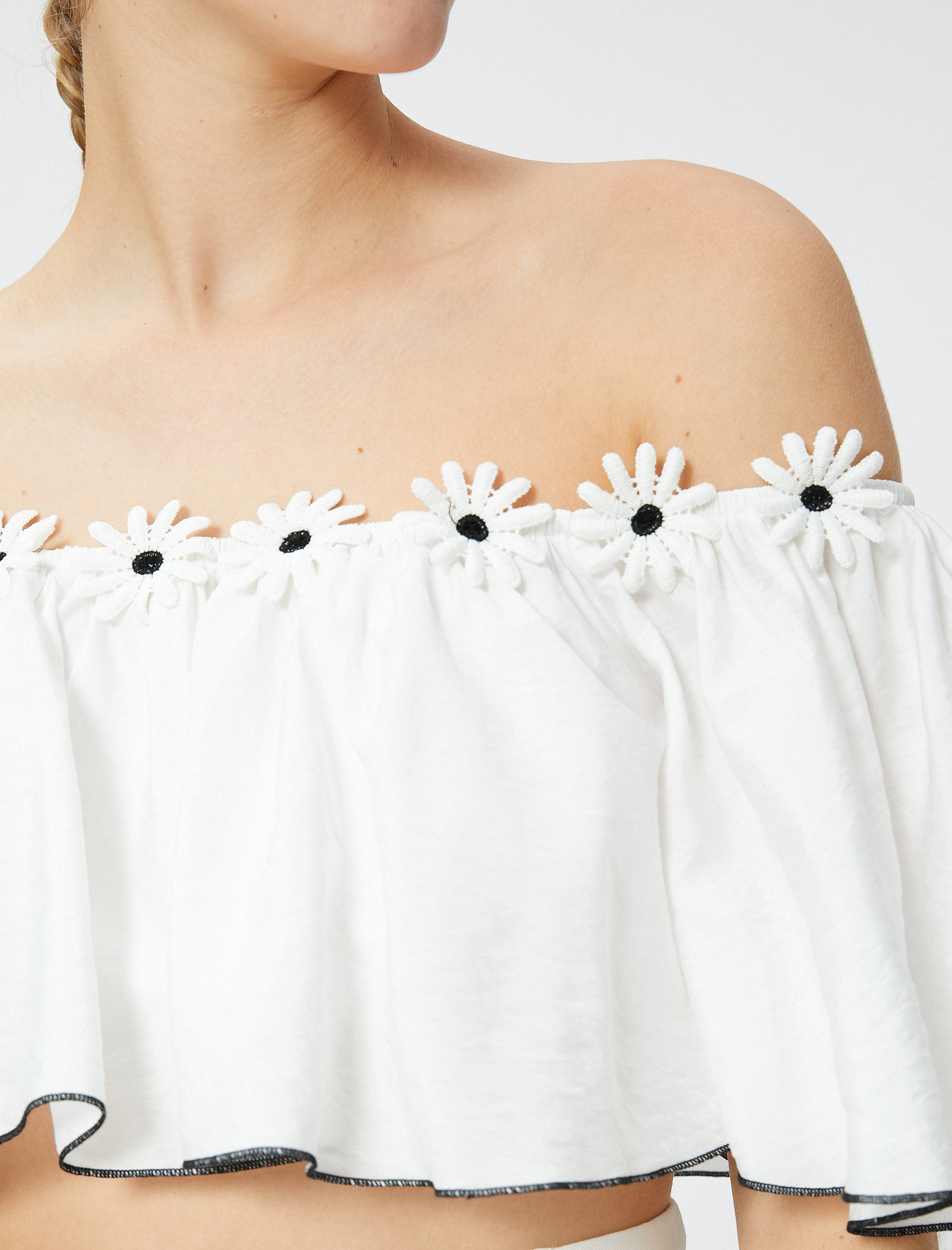   Omzu Açık Volanlı Crop Bluz