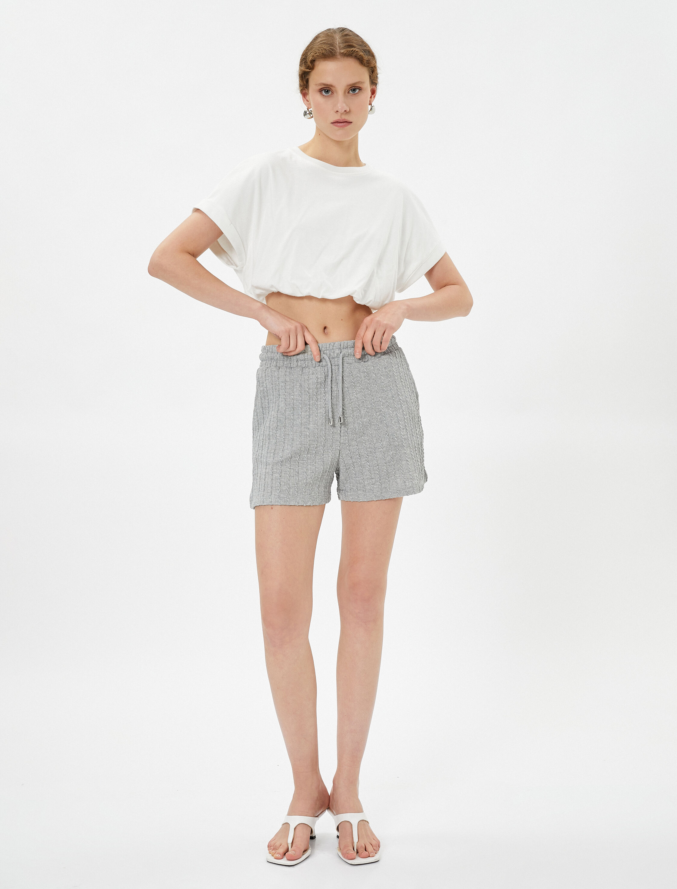   Beli Bağlamalı Şort Örgü Motifli