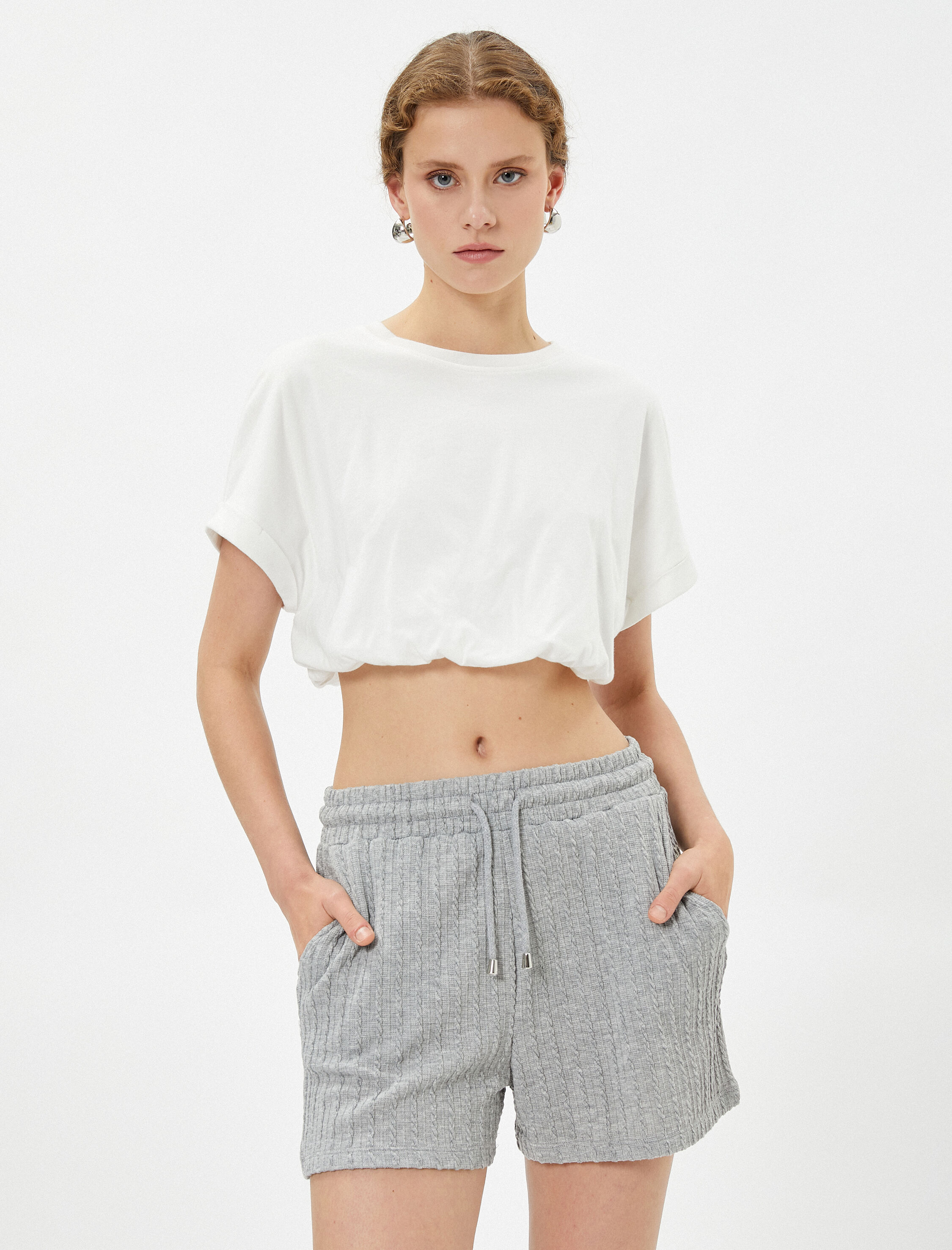   Beli Bağlamalı Şort Örgü Motifli