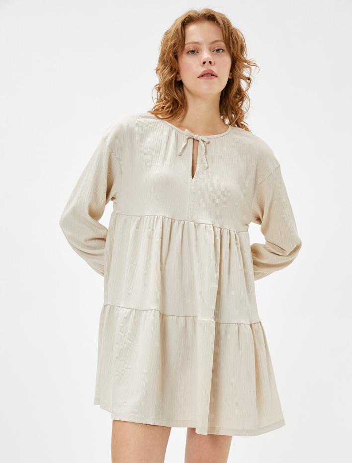  Uzun Kollu Elbise Mini Volanlı Pencere Bağlama Detaylı Dokulu Bürümcük