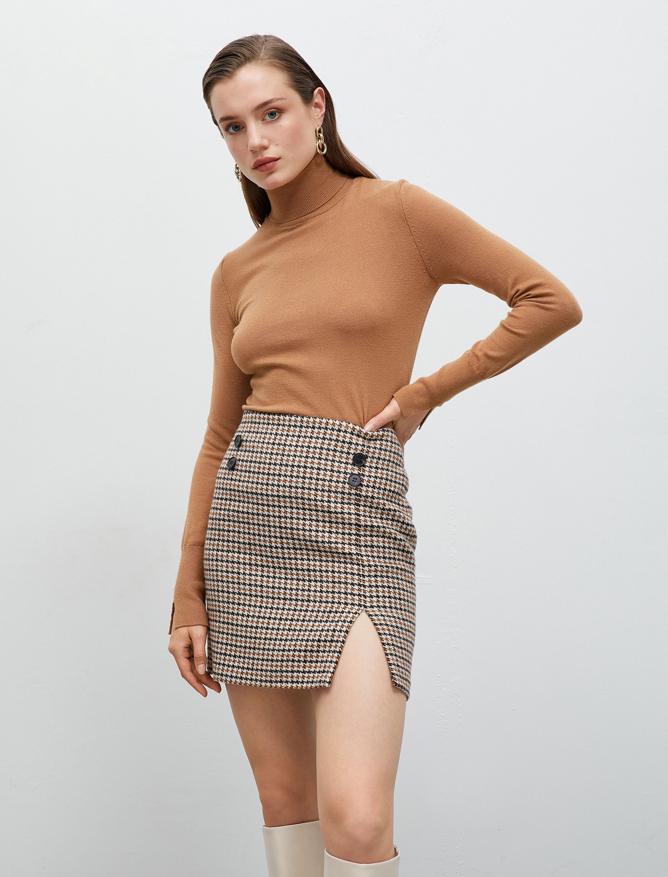   Mini Etek Yırtmaçlı Düğme Detaylı