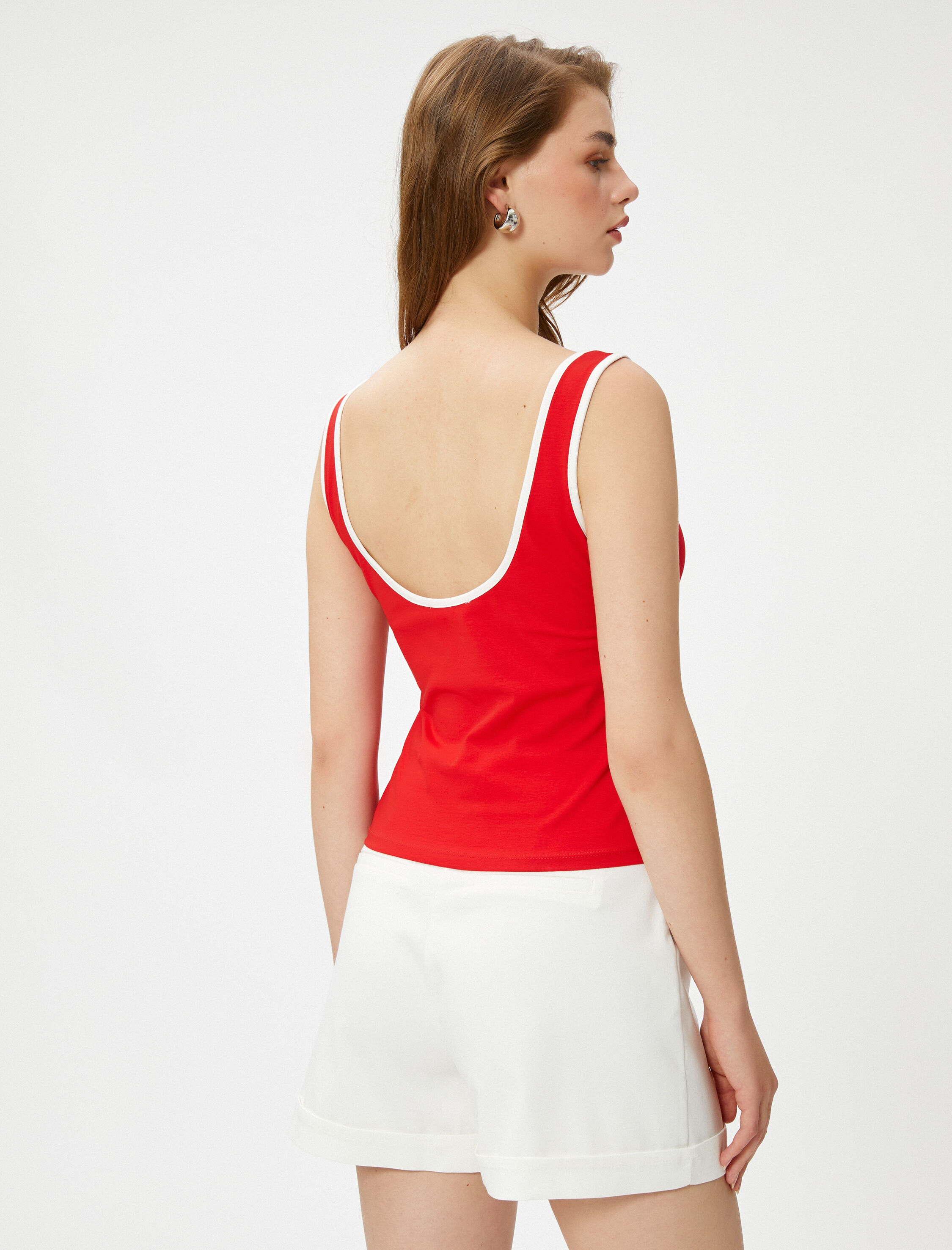   Kolsuz Atlet Biye Detaylı V Yaka