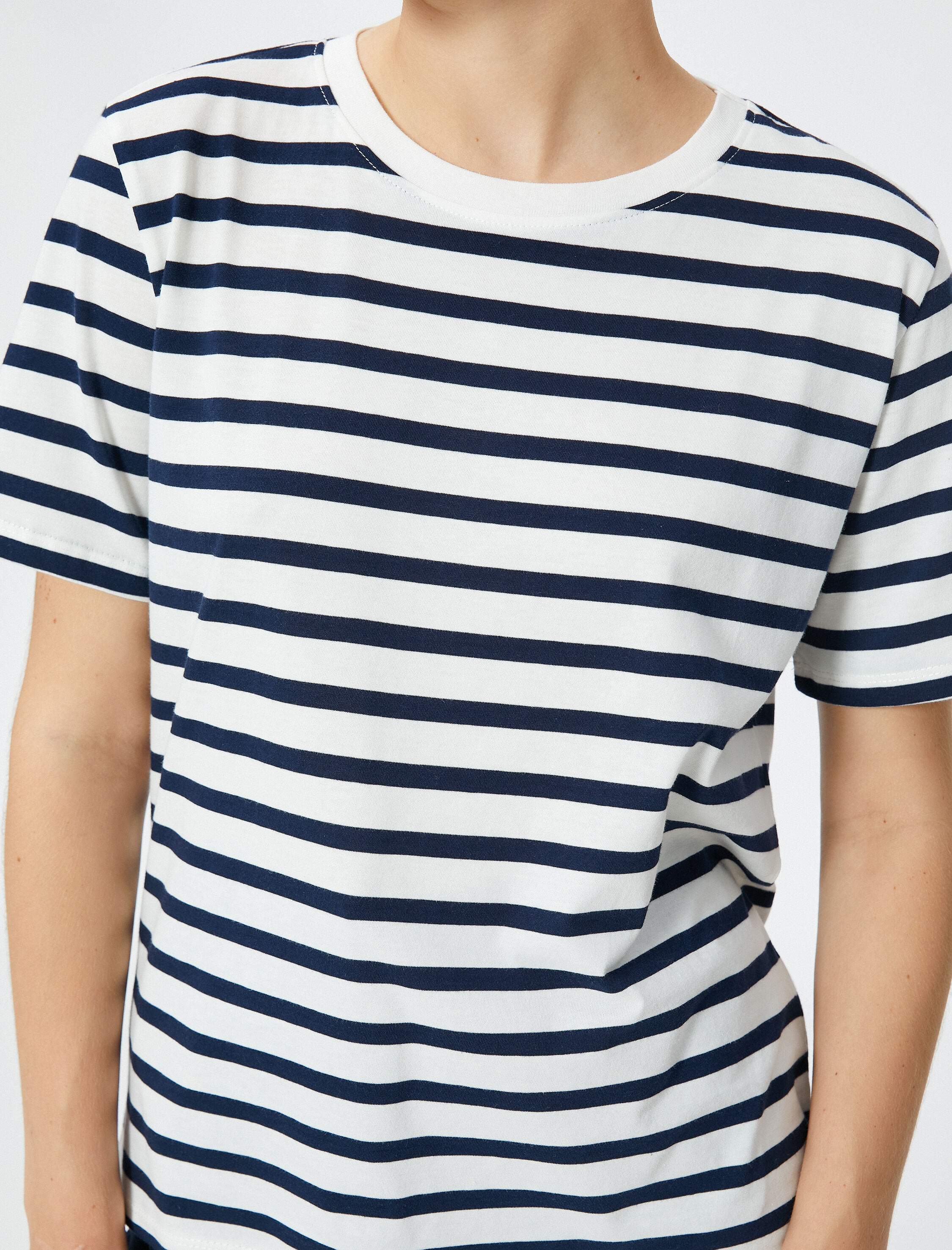   Basic Pamuklu Tişört Kısa Kollu