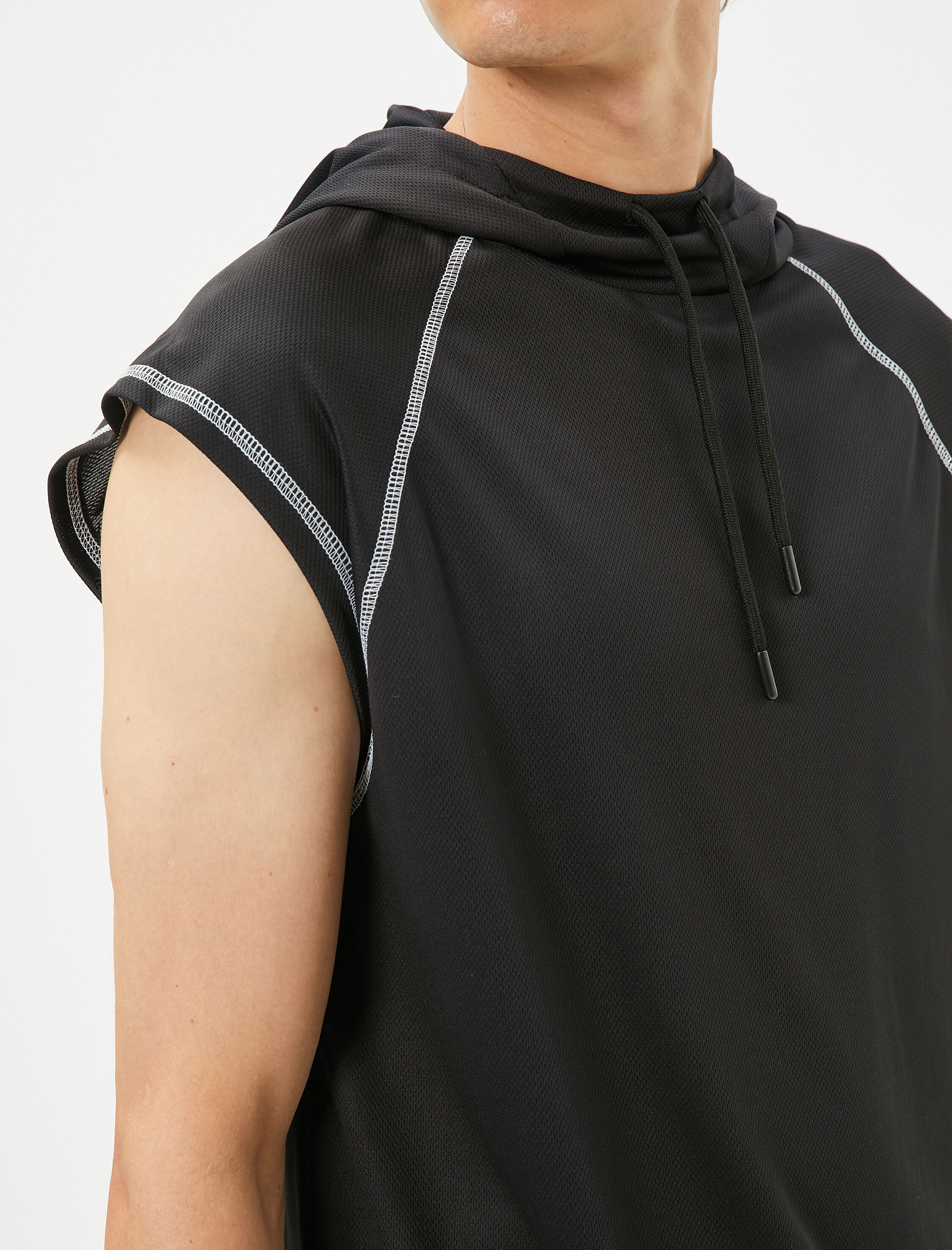   Sporcu Atleti Kapşonlu Dikiş Detaylı Kolsuz