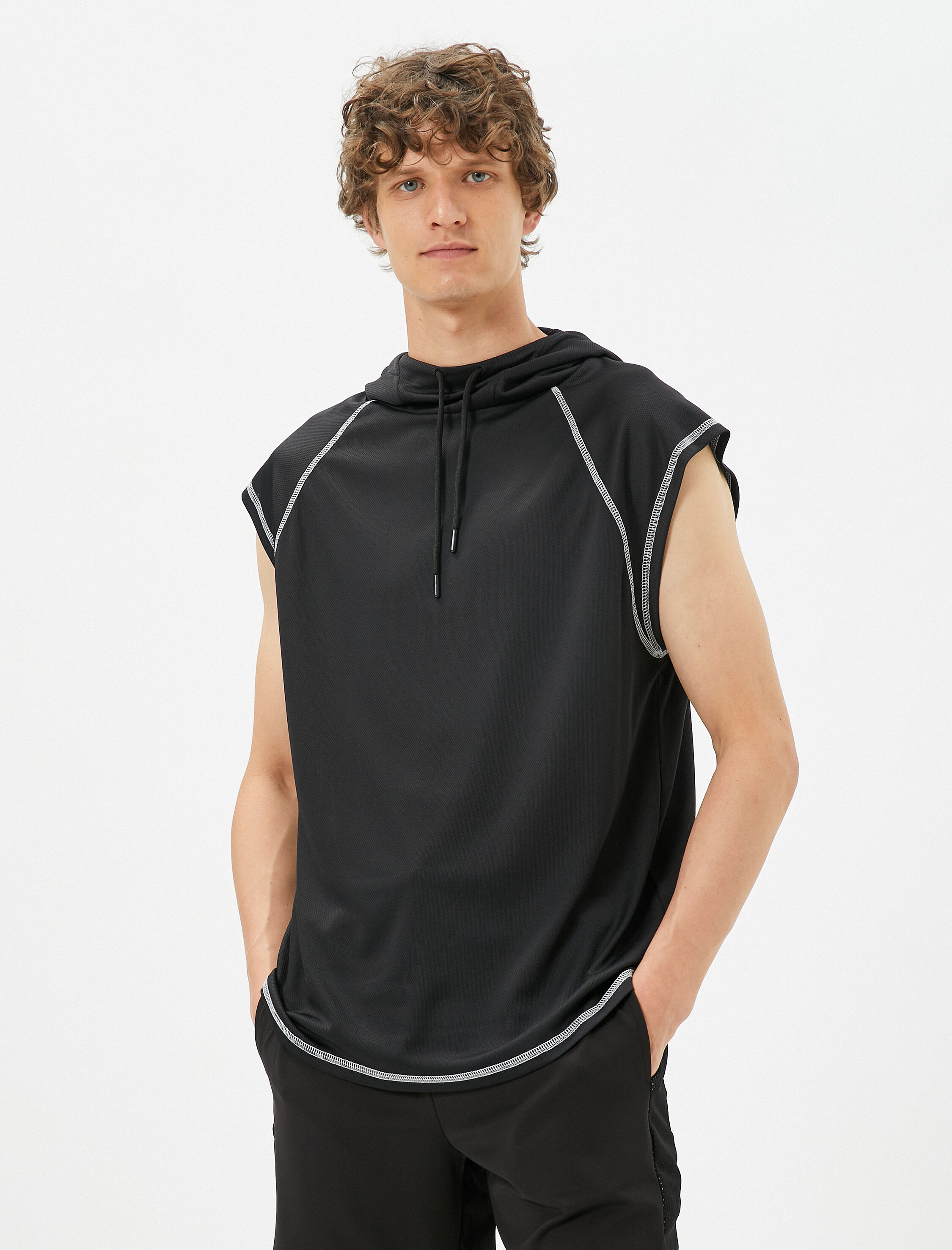   Sporcu Atleti Kapşonlu Dikiş Detaylı Kolsuz