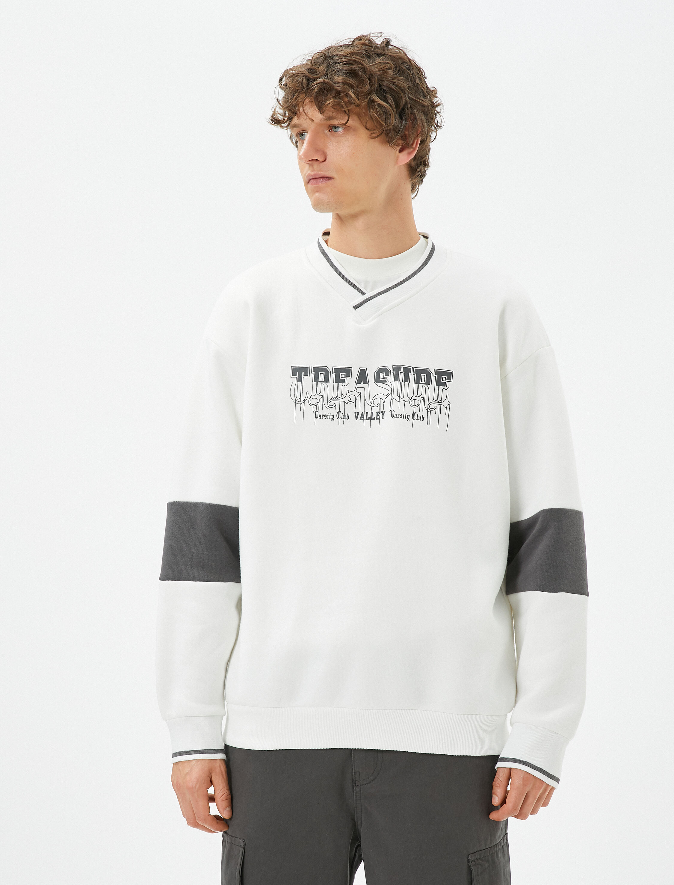   Oversize Sweatshirt Kolej Baskılı V Yaka Renk Bloklu Şardonlu