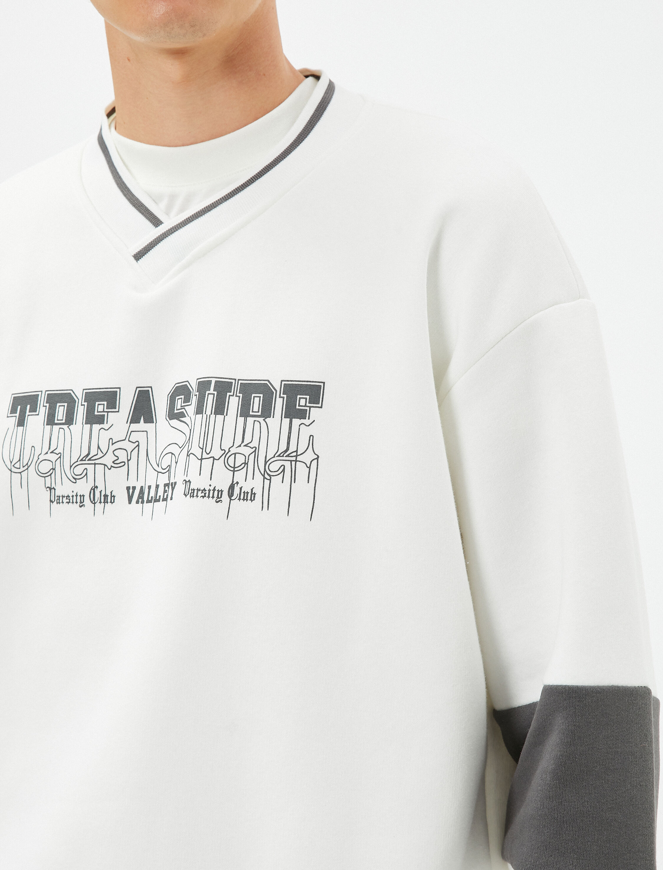   Oversize Sweatshirt Kolej Baskılı V Yaka Renk Bloklu Şardonlu