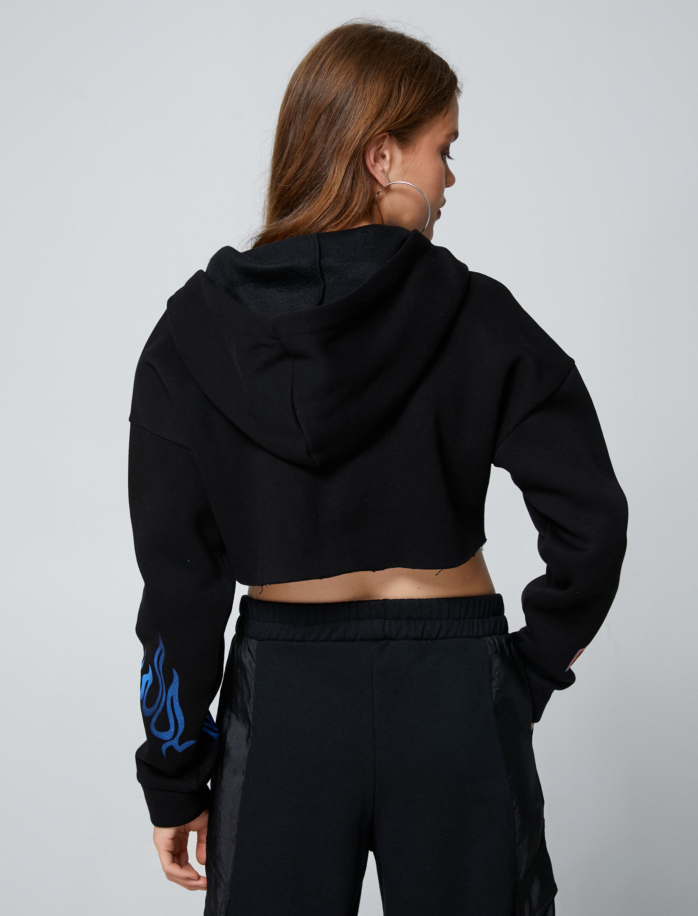   Şardonlu Crop Sweatshirt Kapüşonlu Fermuarlı Nakışlı Asimetrik Kesim