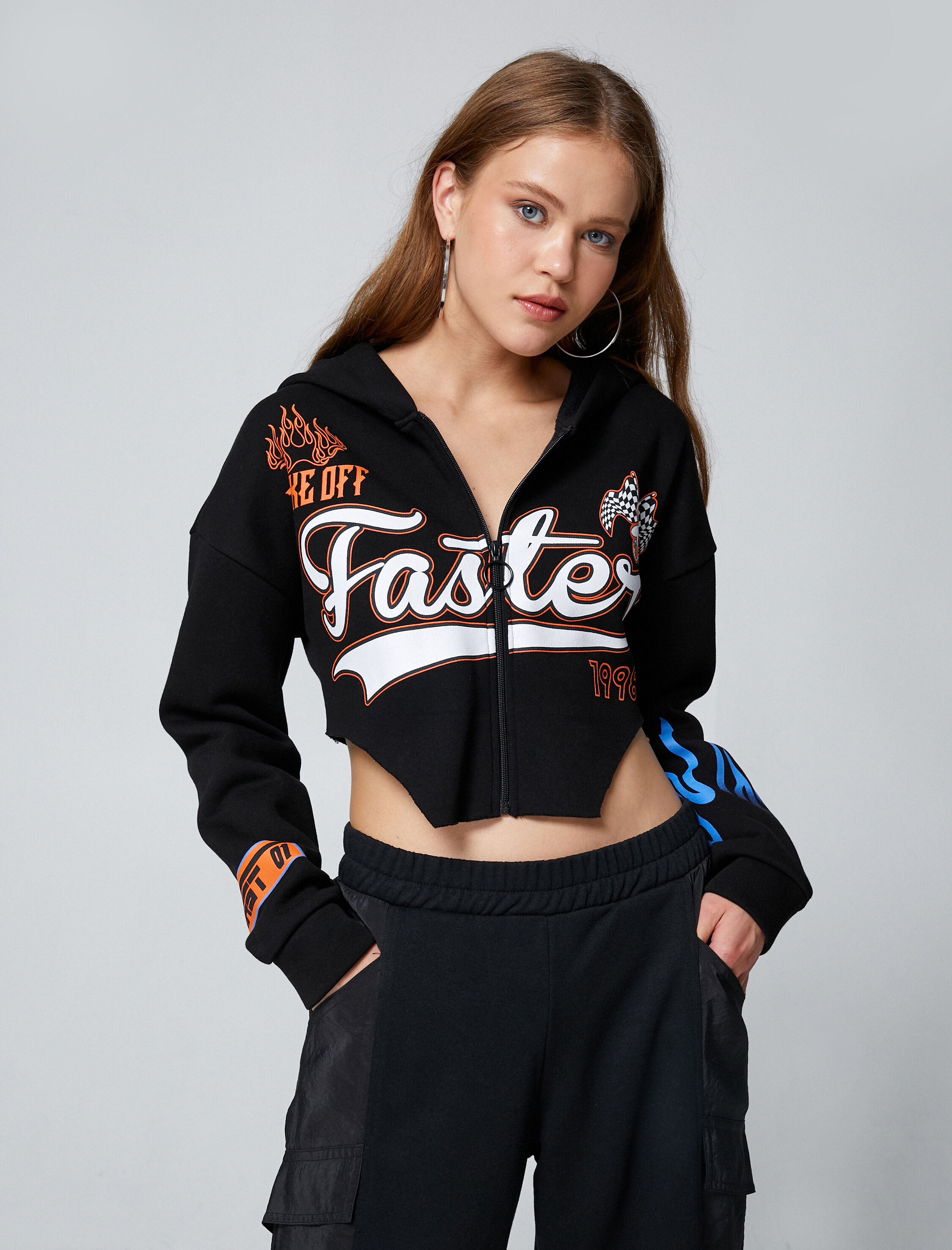   Şardonlu Crop Sweatshirt Kapüşonlu Fermuarlı Nakışlı Asimetrik Kesim