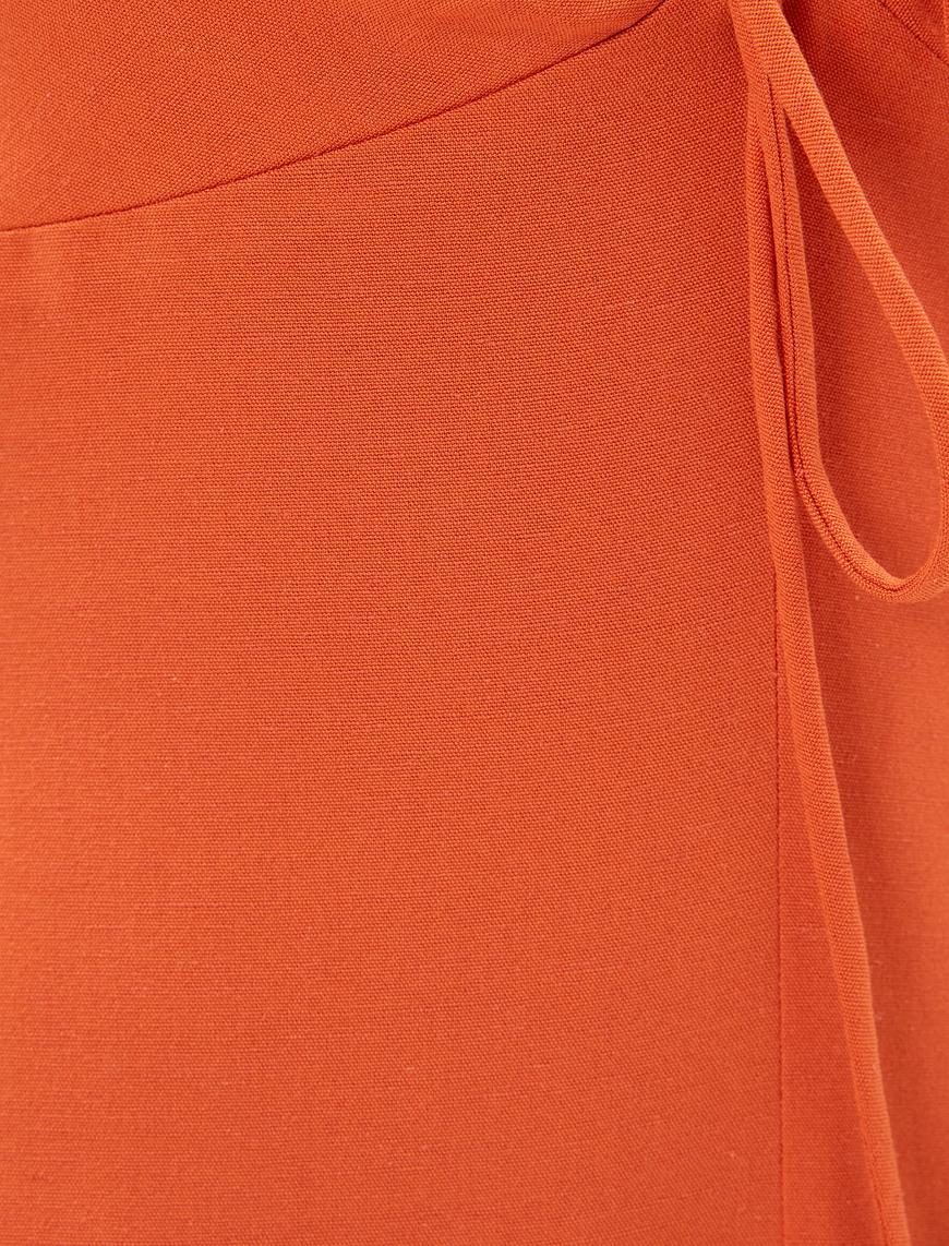   Melis Ağazat X Koton - Askılı Bağlama Detaylı Gipeli Midi Elbise Fiyonk Detaylı