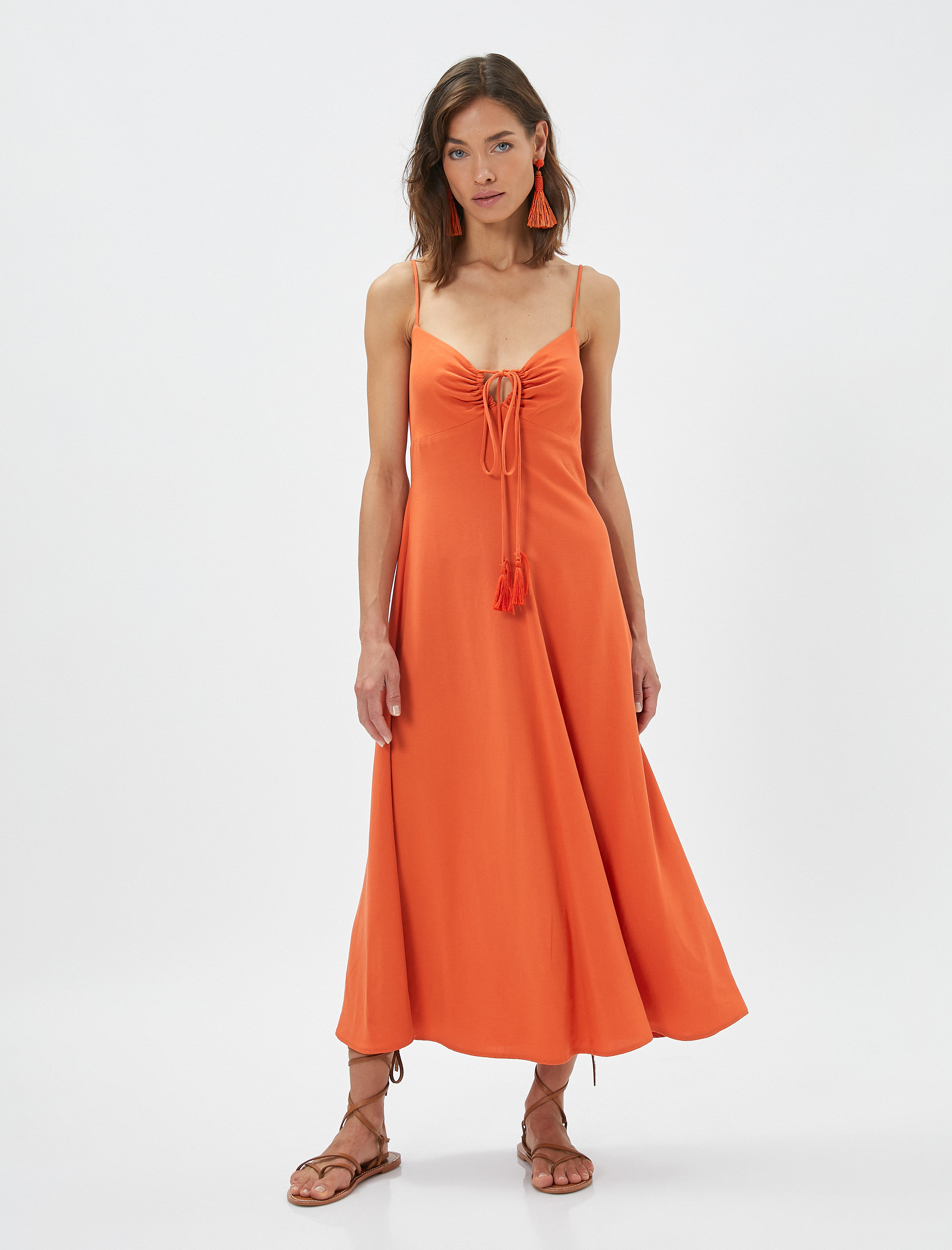   Melis Ağazat X Koton - Askılı Bağlama Detaylı Gipeli Midi Elbise Fiyonk Detaylı