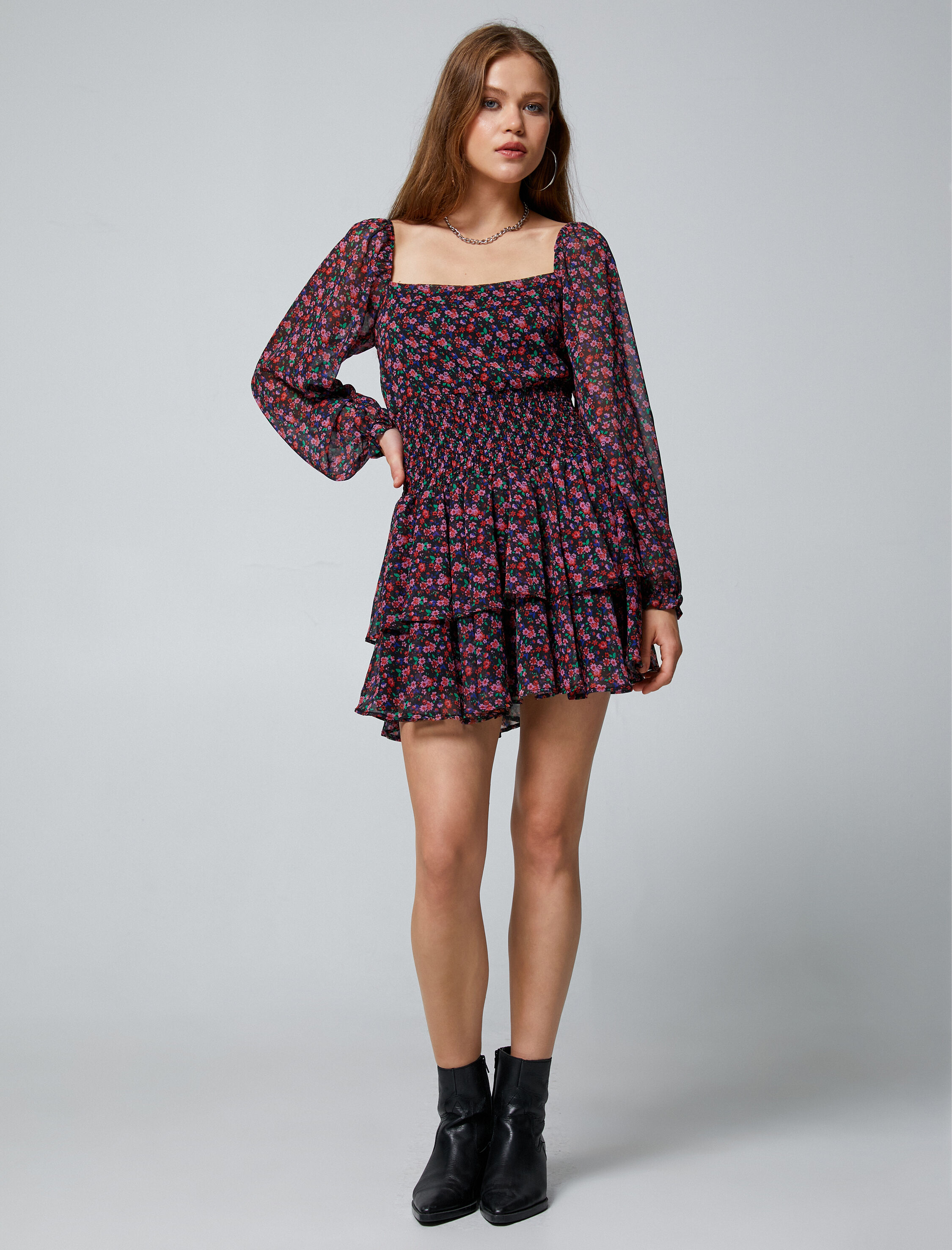   Çiçekli Mini Elbise Uzun Tül Kollu Astarlı Kare Yaka Katlı