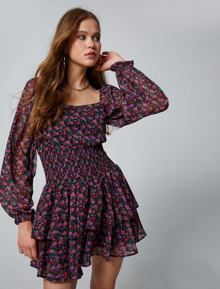  Çiçekli Mini Elbise Uzun Tül Kollu Astarlı Kare Yaka Katlı