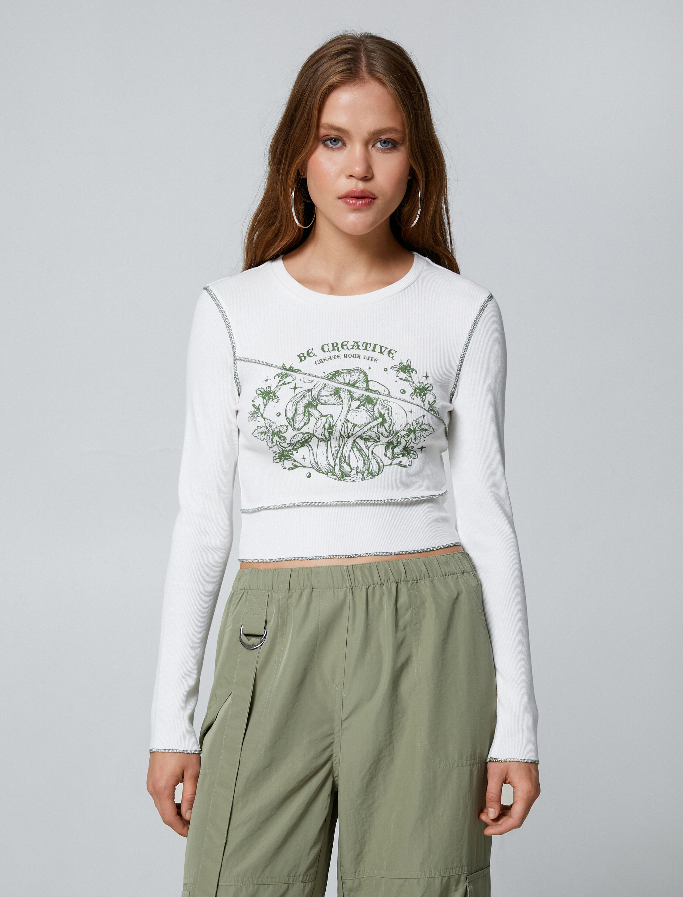   Crop Tişört Uzun Kollu Slogan Baskılı Bisiklet Yaka Dikiş Detaylı