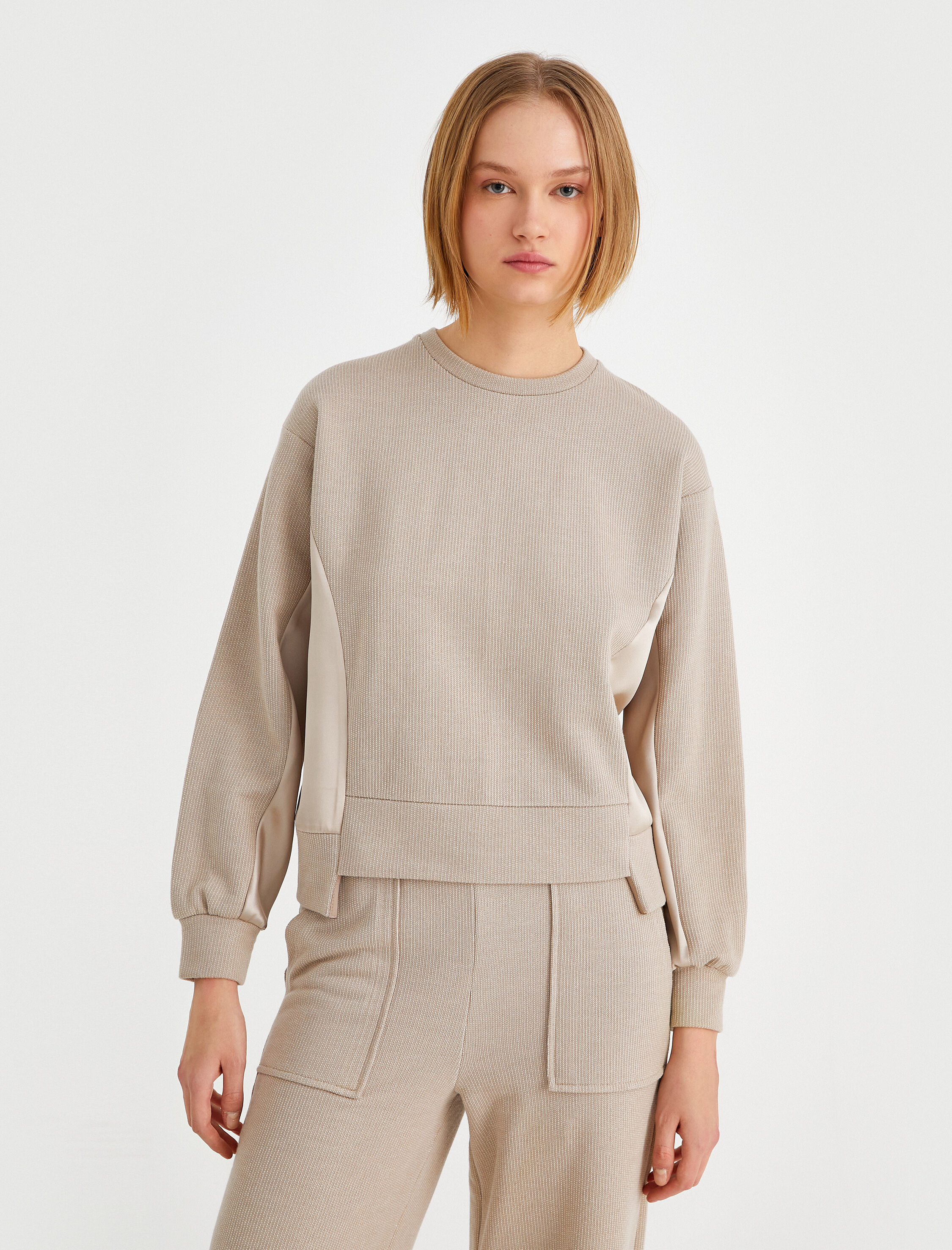   Saten Detaylı Sweatshirt Bisiklet Yaka