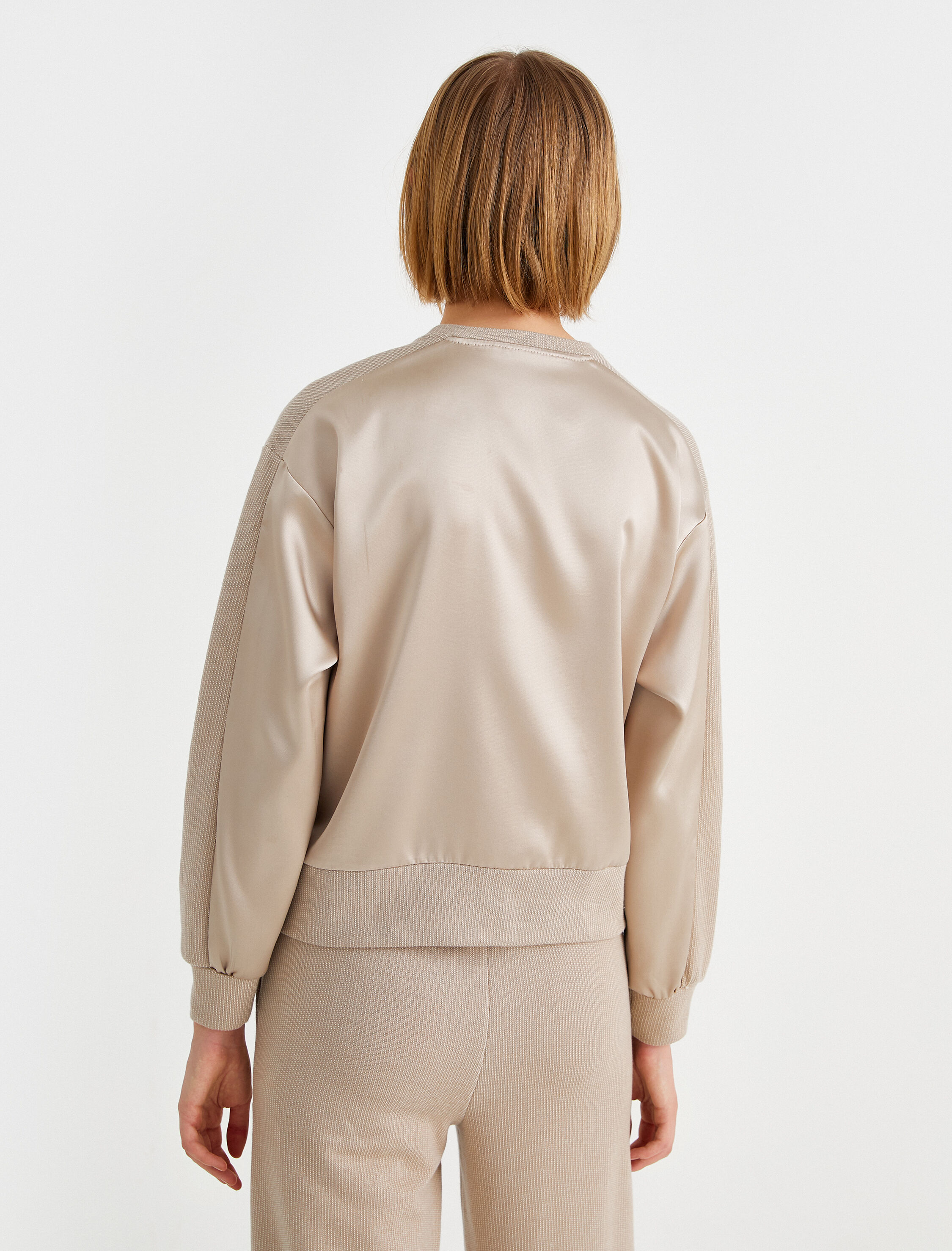   Saten Detaylı Sweatshirt Bisiklet Yaka