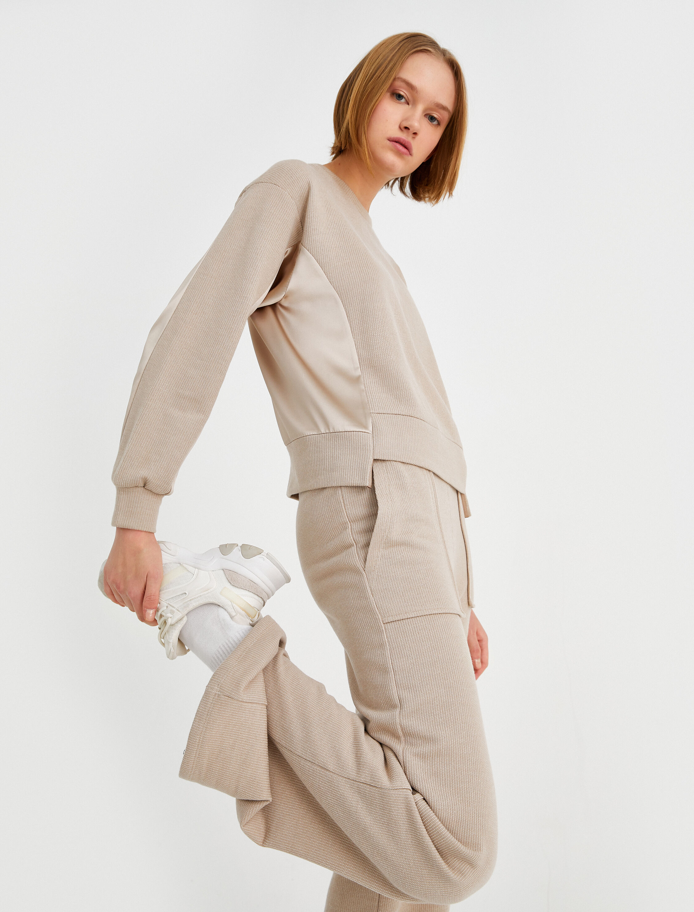   Saten Detaylı Sweatshirt Bisiklet Yaka