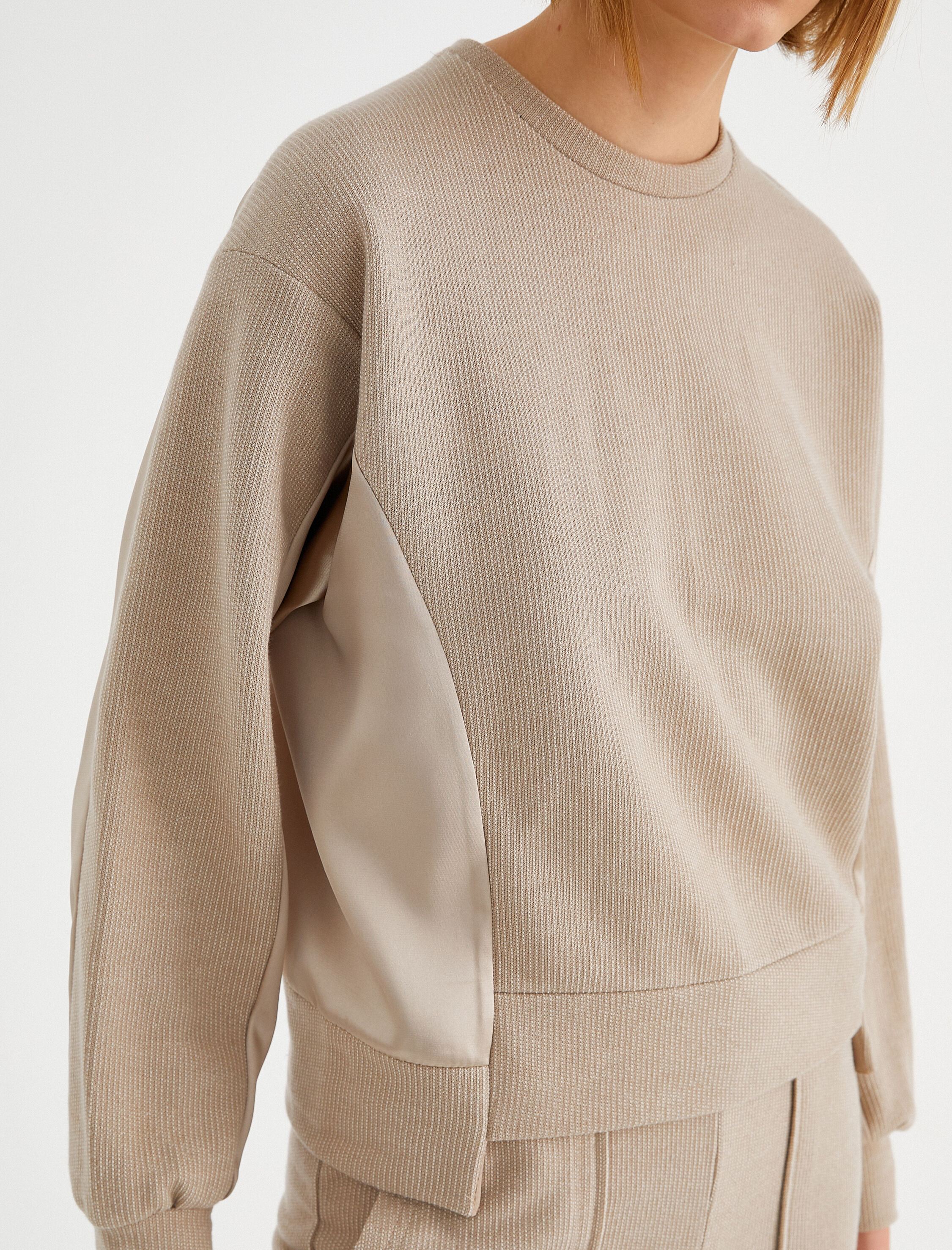   Saten Detaylı Sweatshirt Bisiklet Yaka