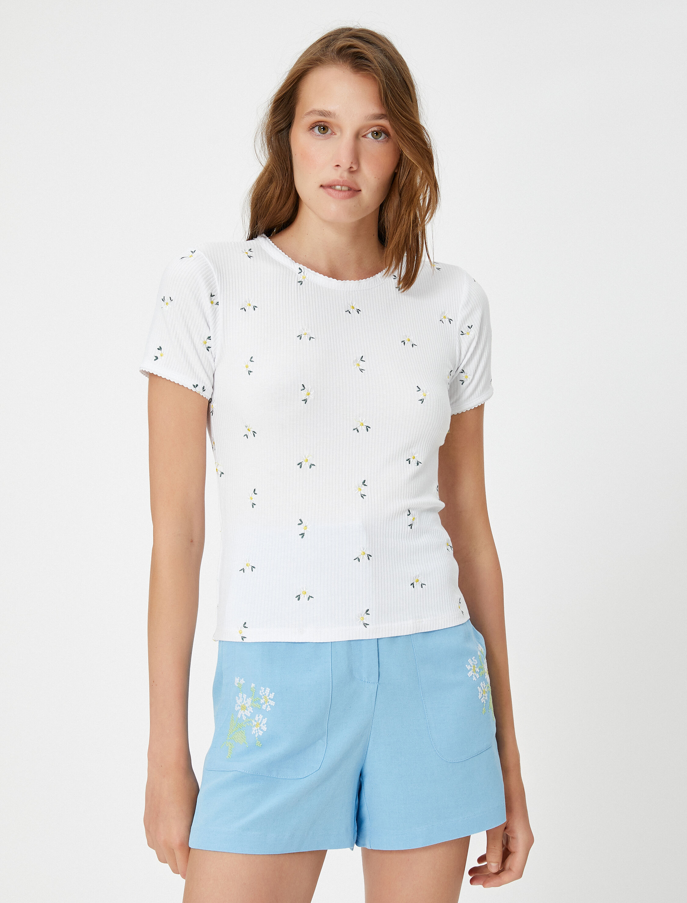   Kısa Kollu Çiçekli Bisiklet Yaka Tişört