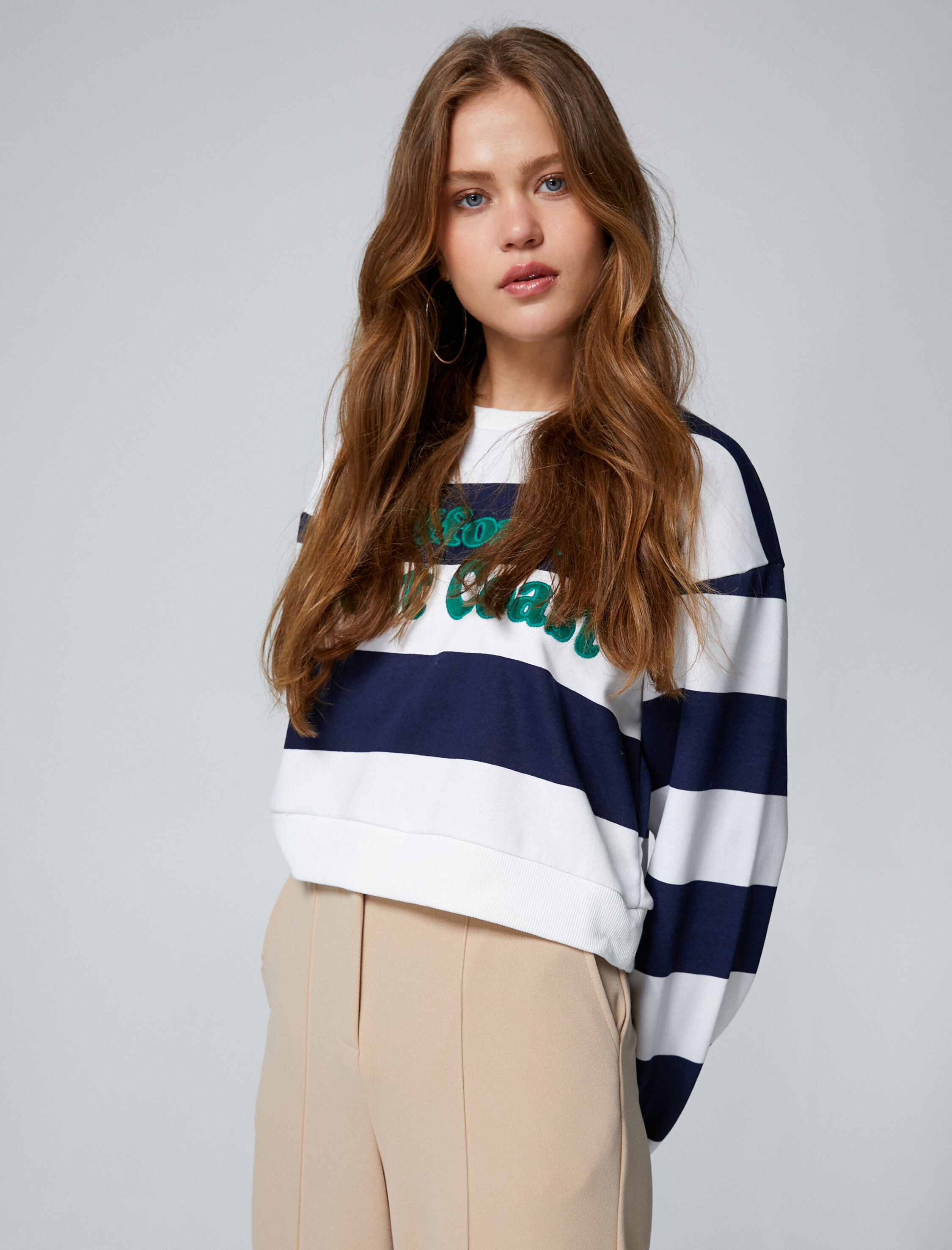   Kolej Sweatshirt Bisiklet Yaka Slogan İşlemeli