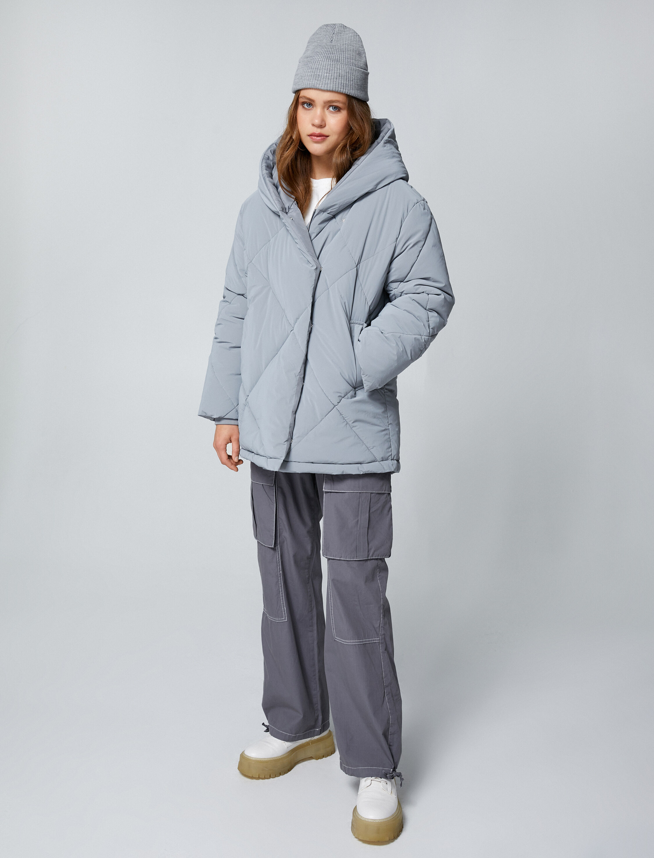   Oversize Şişme Mont Kapüşonlu Kapitoneli Cep Detaylı