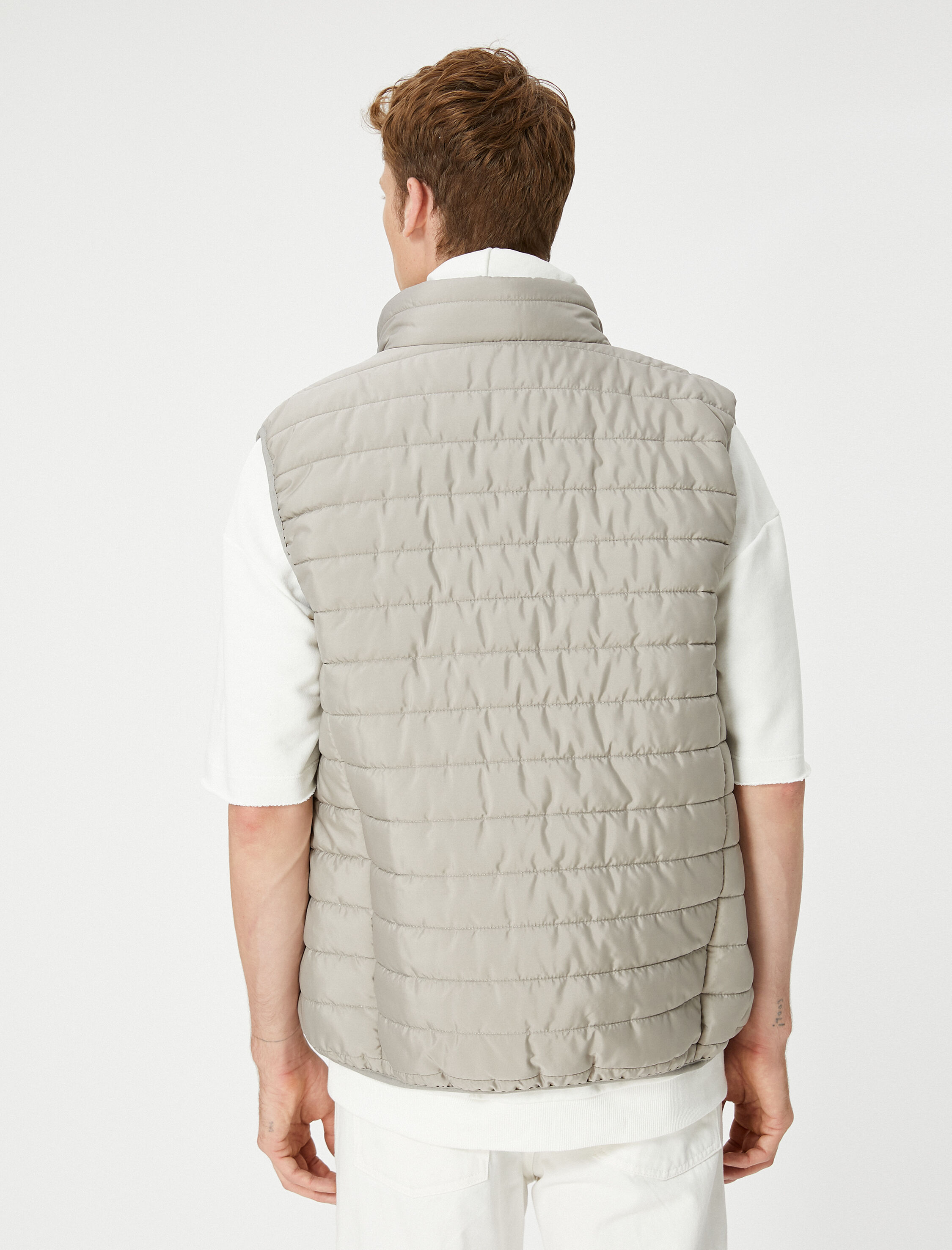 Kolsuz Mont Yelek Dik Yaka Fermuarlı Cep Detaylı