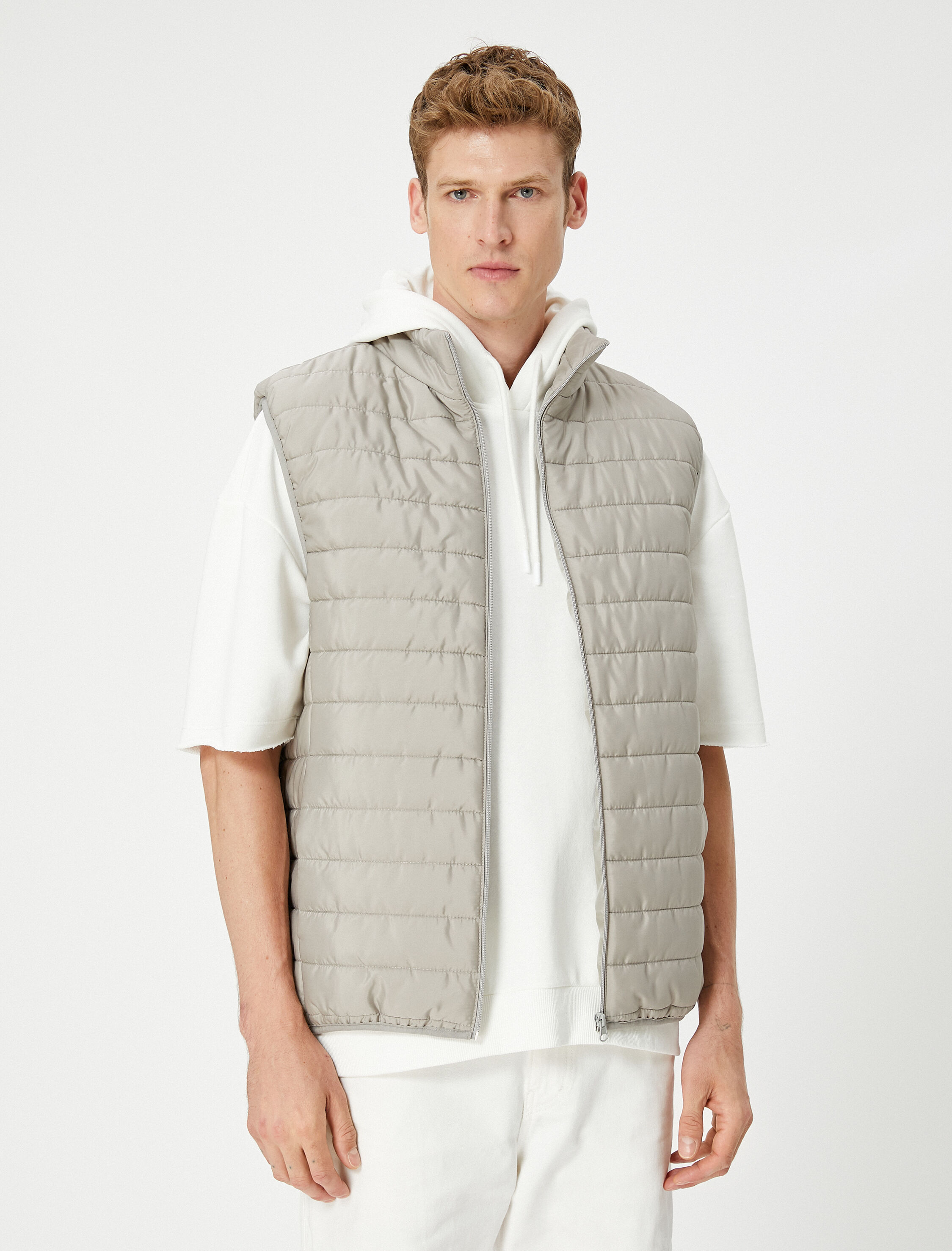 Kolsuz Mont Yelek Dik Yaka Fermuarlı Cep Detaylı