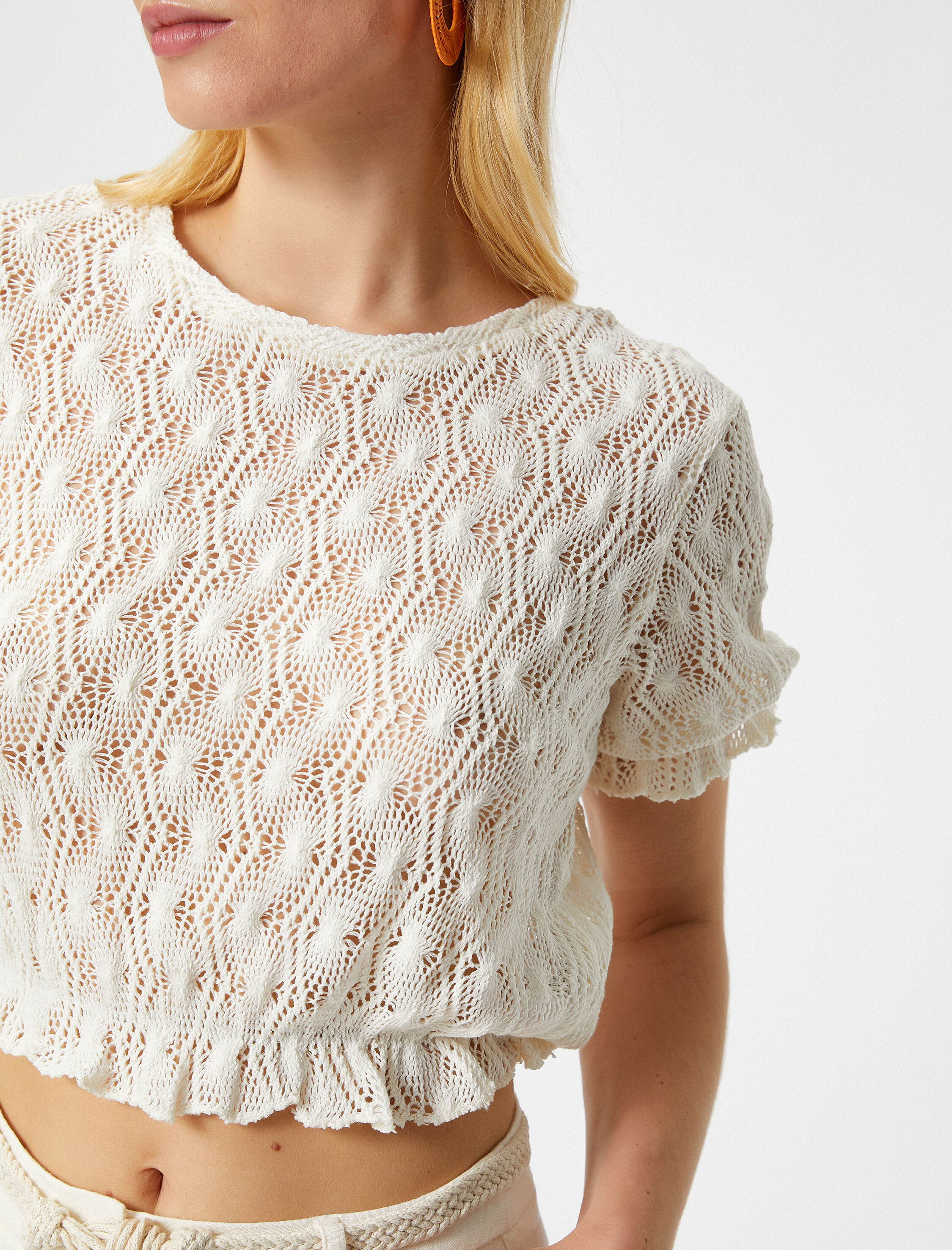   Melis Ağazat X Koton - Crop Dantelli Fırfırlı Tişört