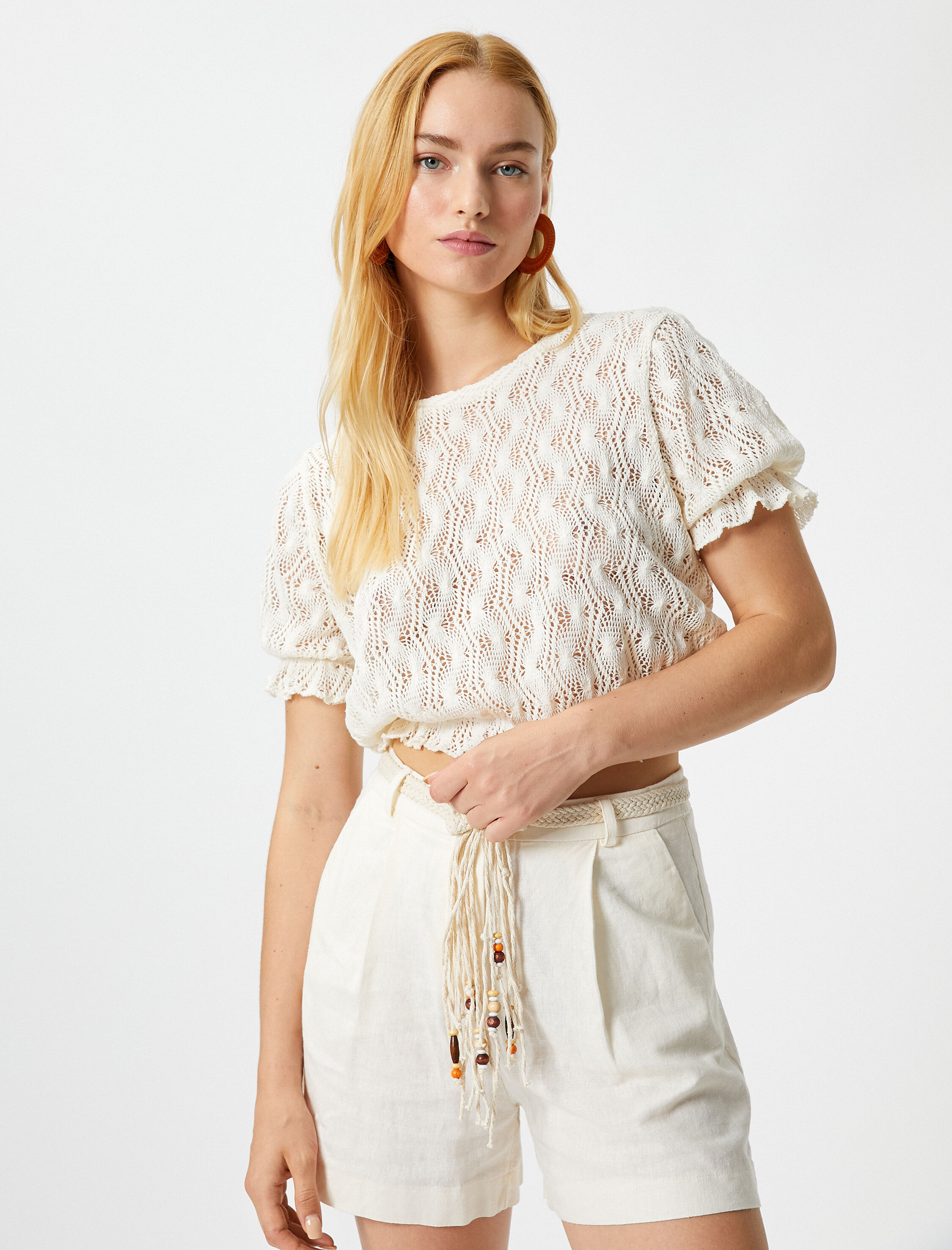   Melis Ağazat X Koton - Crop Dantelli Fırfırlı Tişört