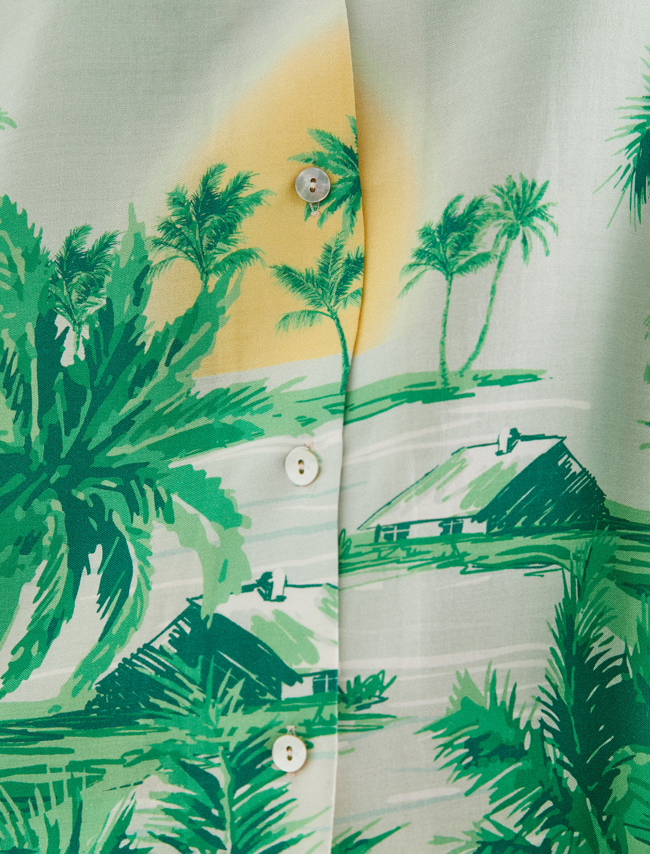   Kısa Kollu Pijama Gömlek Yaka Kolları Hafif Dar Dirsek Boy Düğmeli Tropikal Desenli