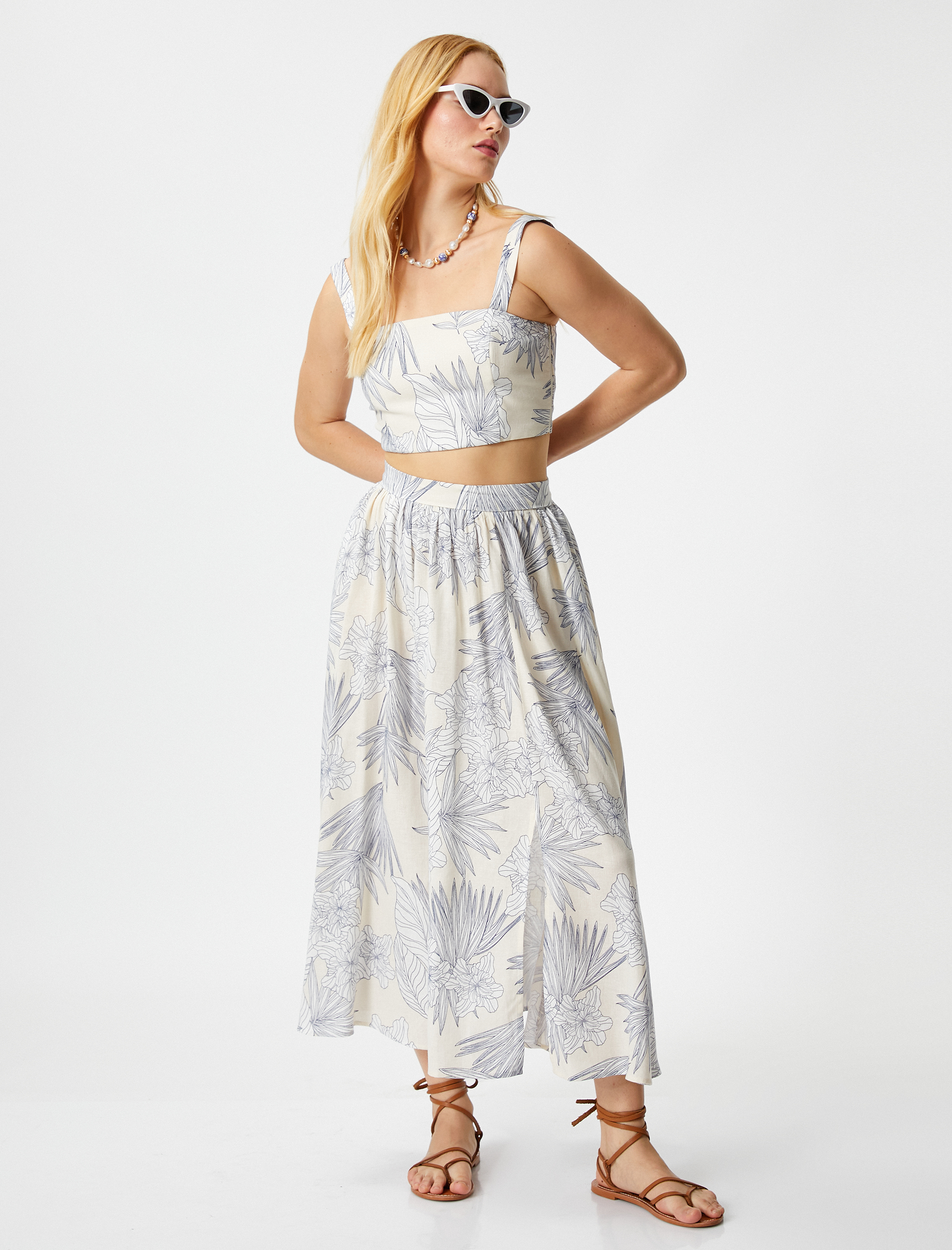   Melis Ağazat X Koton - Askılı Crop Viskon Karışımlı Atlet