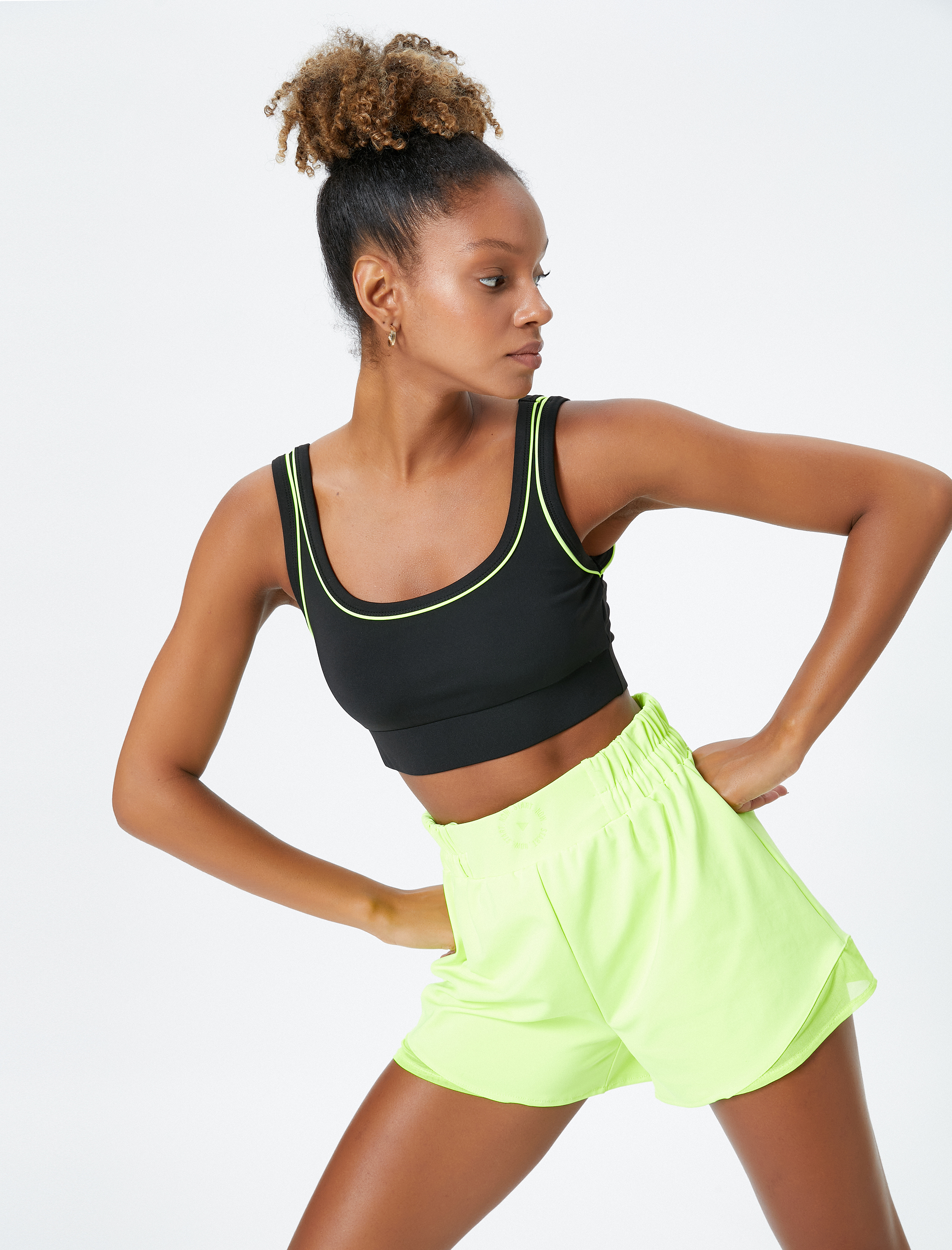   Sporcu Sütyeni Biye Detaylı Kare Yaka