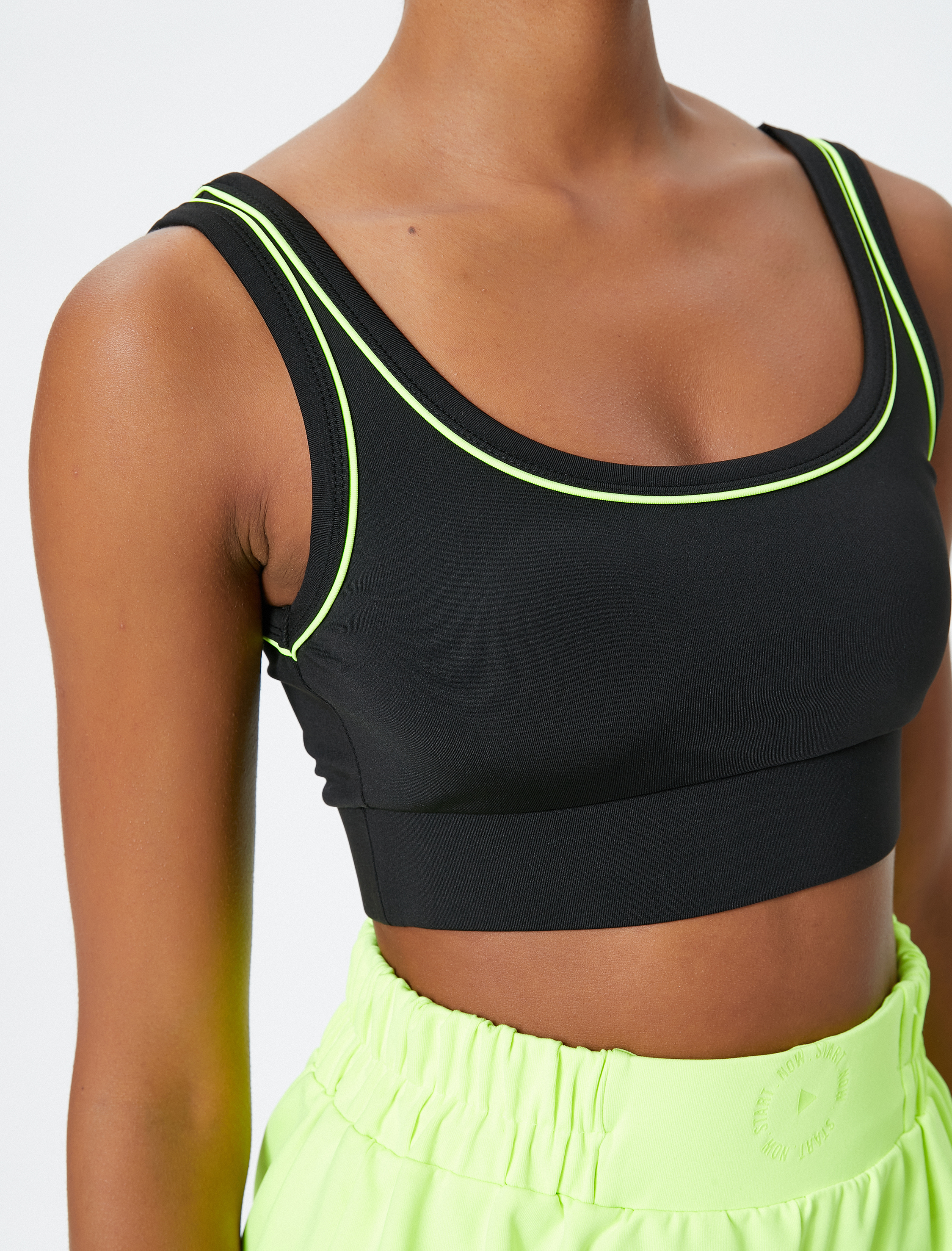   Sporcu Sütyeni Biye Detaylı Kare Yaka