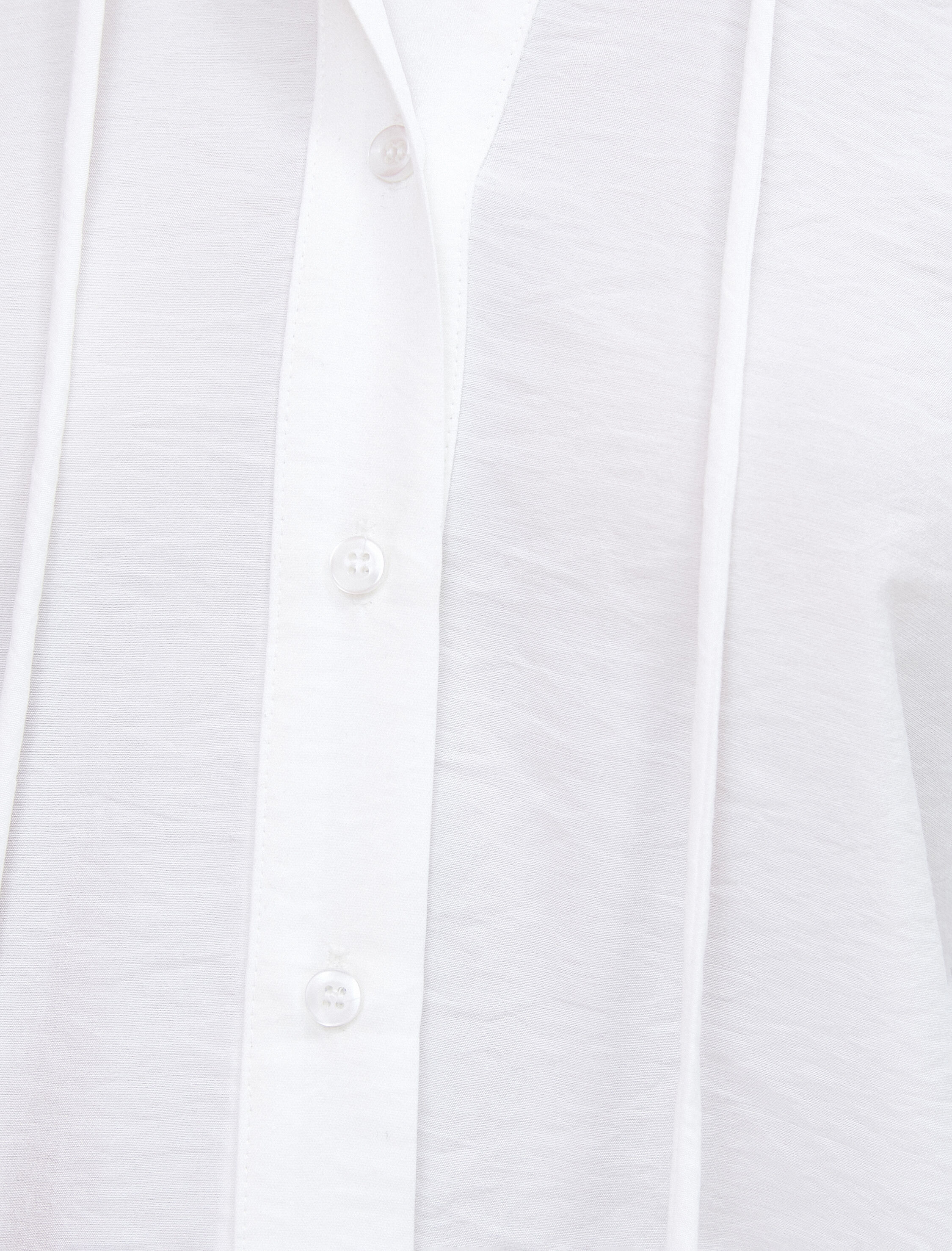   Uzun Kollu Gömlek Düğmeli Yakası Bağlama Detaylı