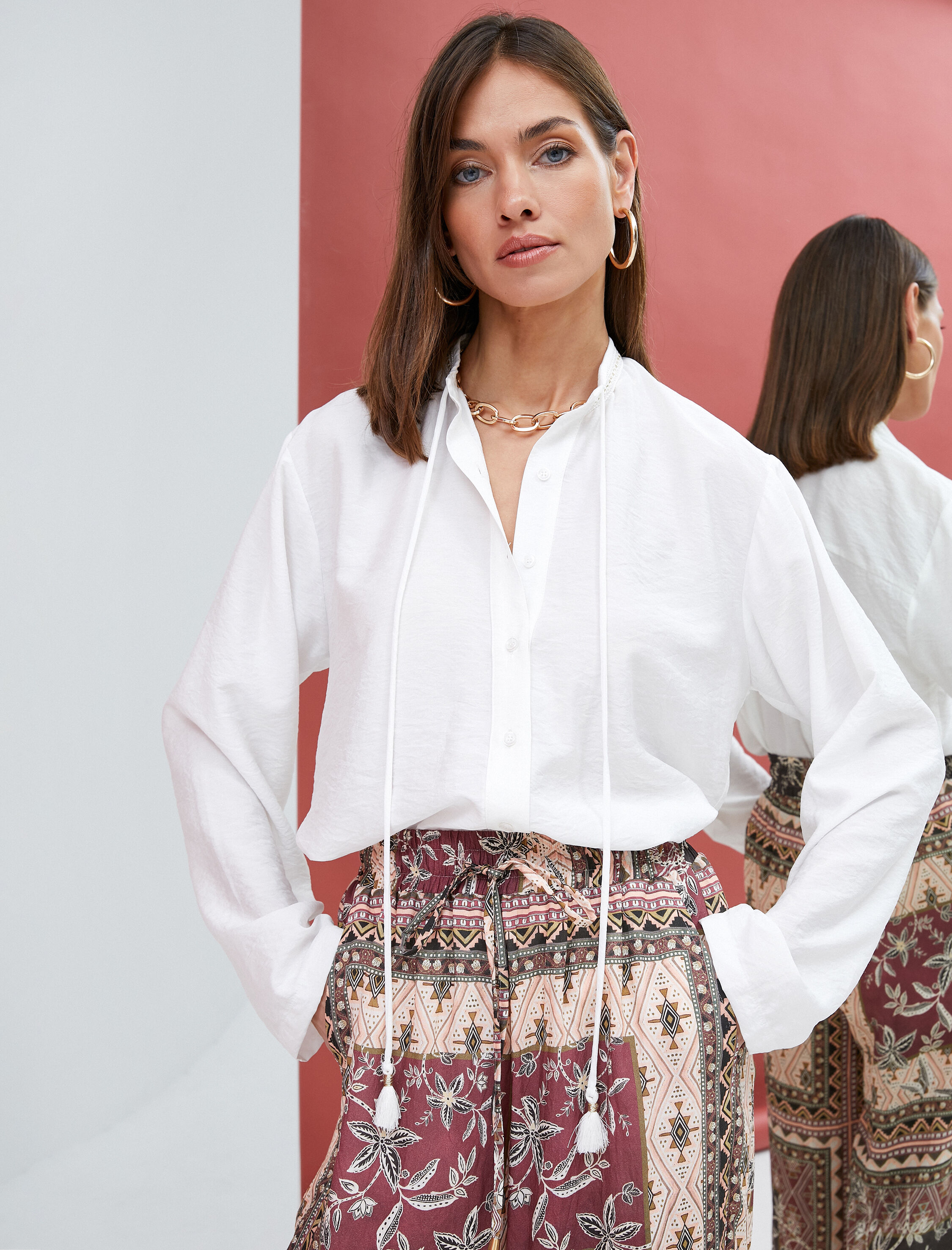   Uzun Kollu Gömlek Düğmeli Yakası Bağlama Detaylı