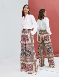 Uzun Kollu Gömlek Düğmeli Yakası Bağlama Detaylı