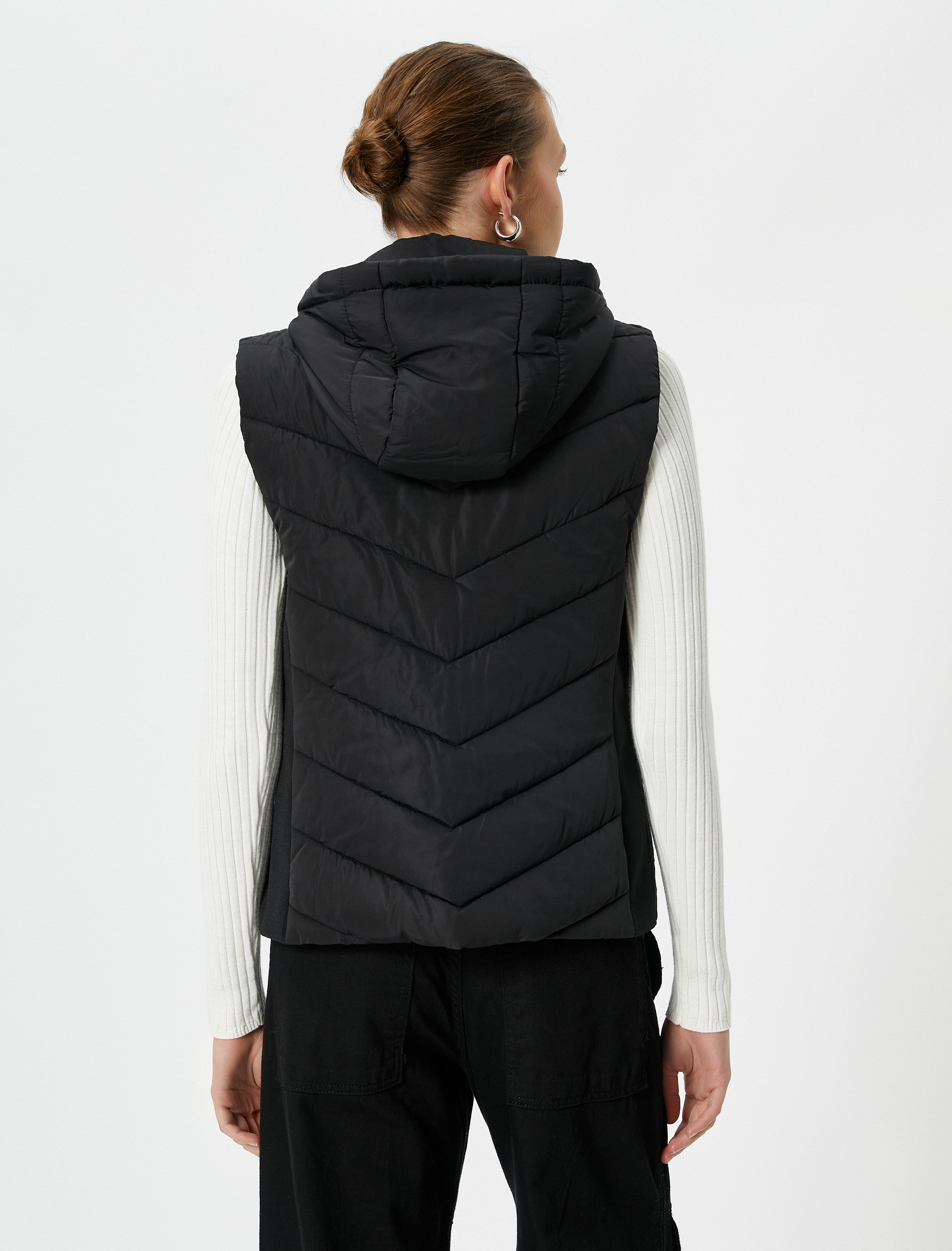 Kısa Şişme Yelek Kapüşonlu Fermuarlı Cep Detaylı