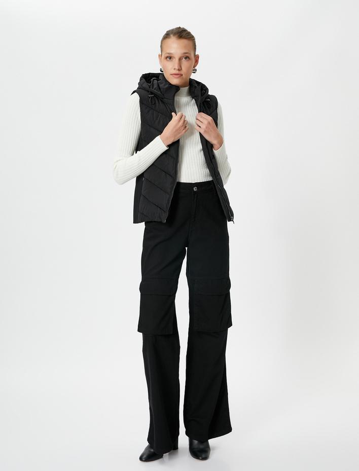  Kısa Şişme Yelek Kapüşonlu Fermuarlı Cep Detaylı