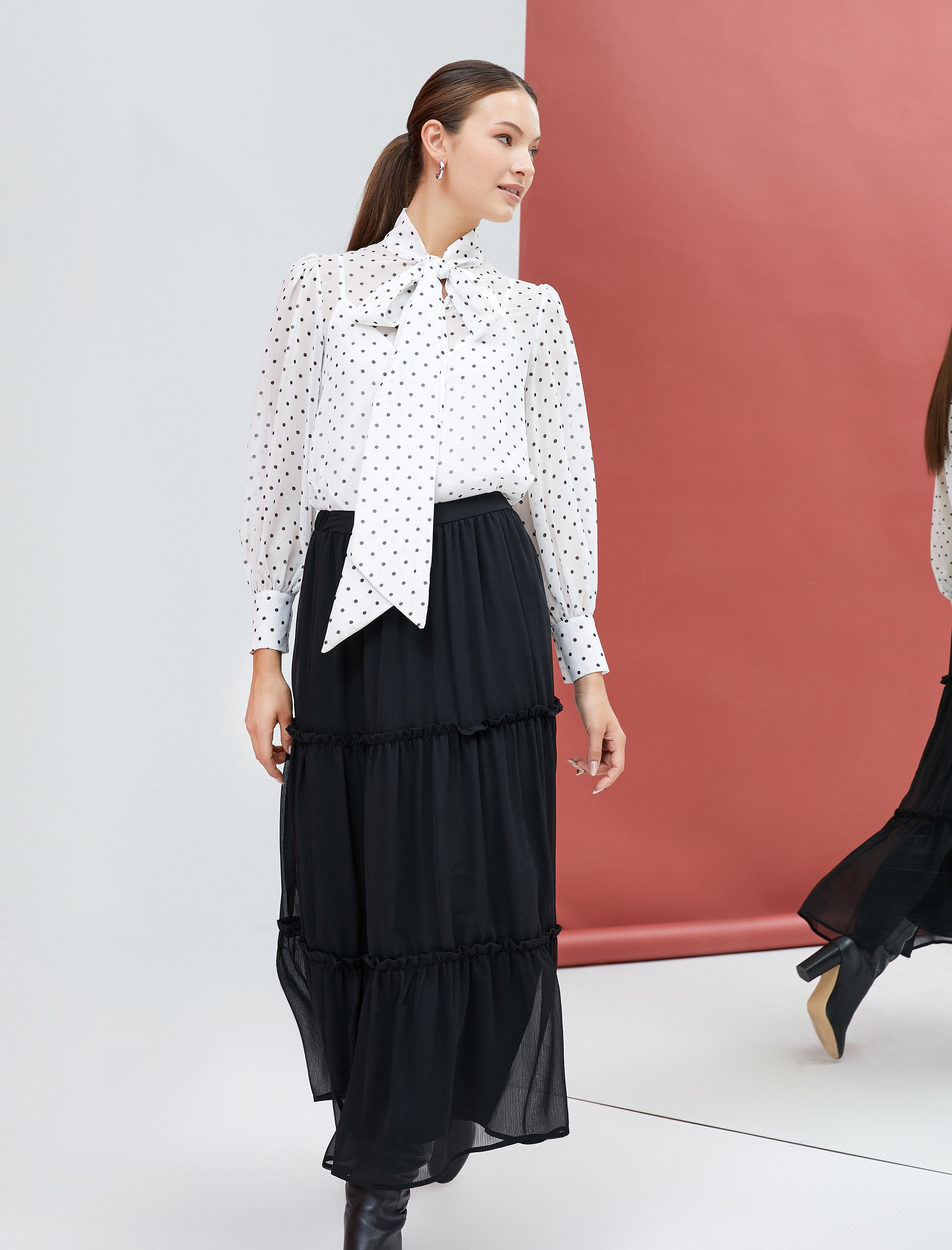 Fular Yaka Bluz Puantiyeli Balon Kollu Şifon