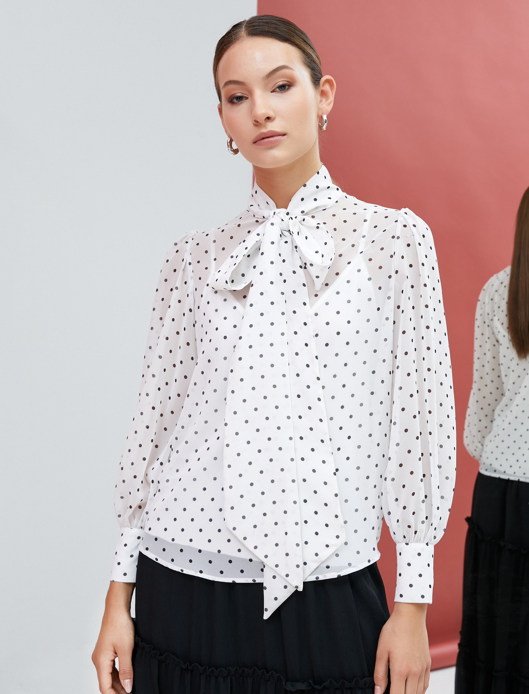 Fular Yaka Bluz Puantiyeli Balon Kollu Şifon