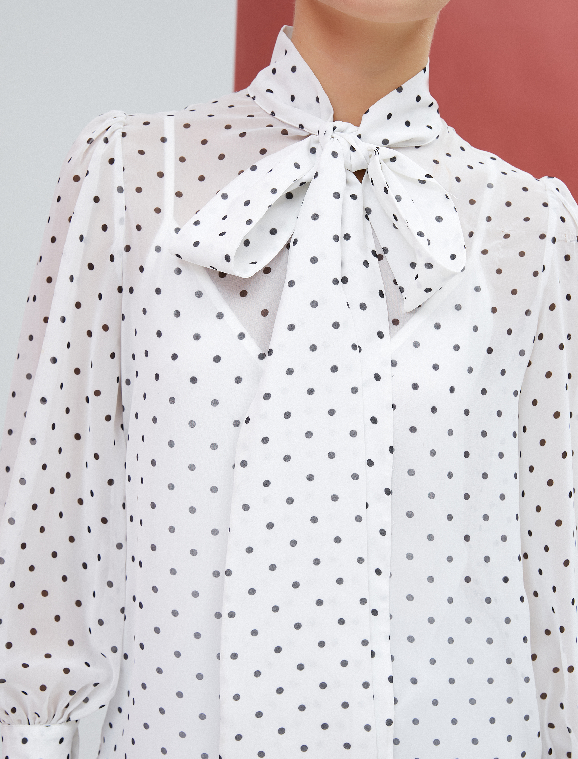 Fular Yaka Bluz Puantiyeli Balon Kollu Şifon