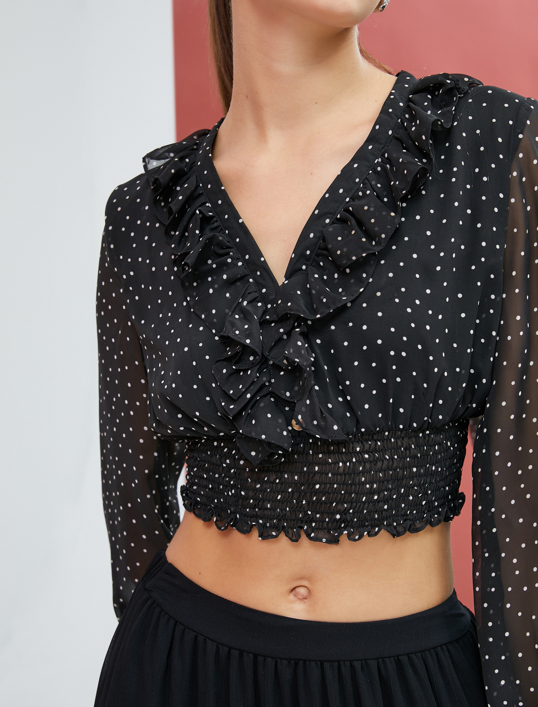 Crop Şifon Bluz V Yaka Fırfırlı Puantiyeli Beli Gipeli