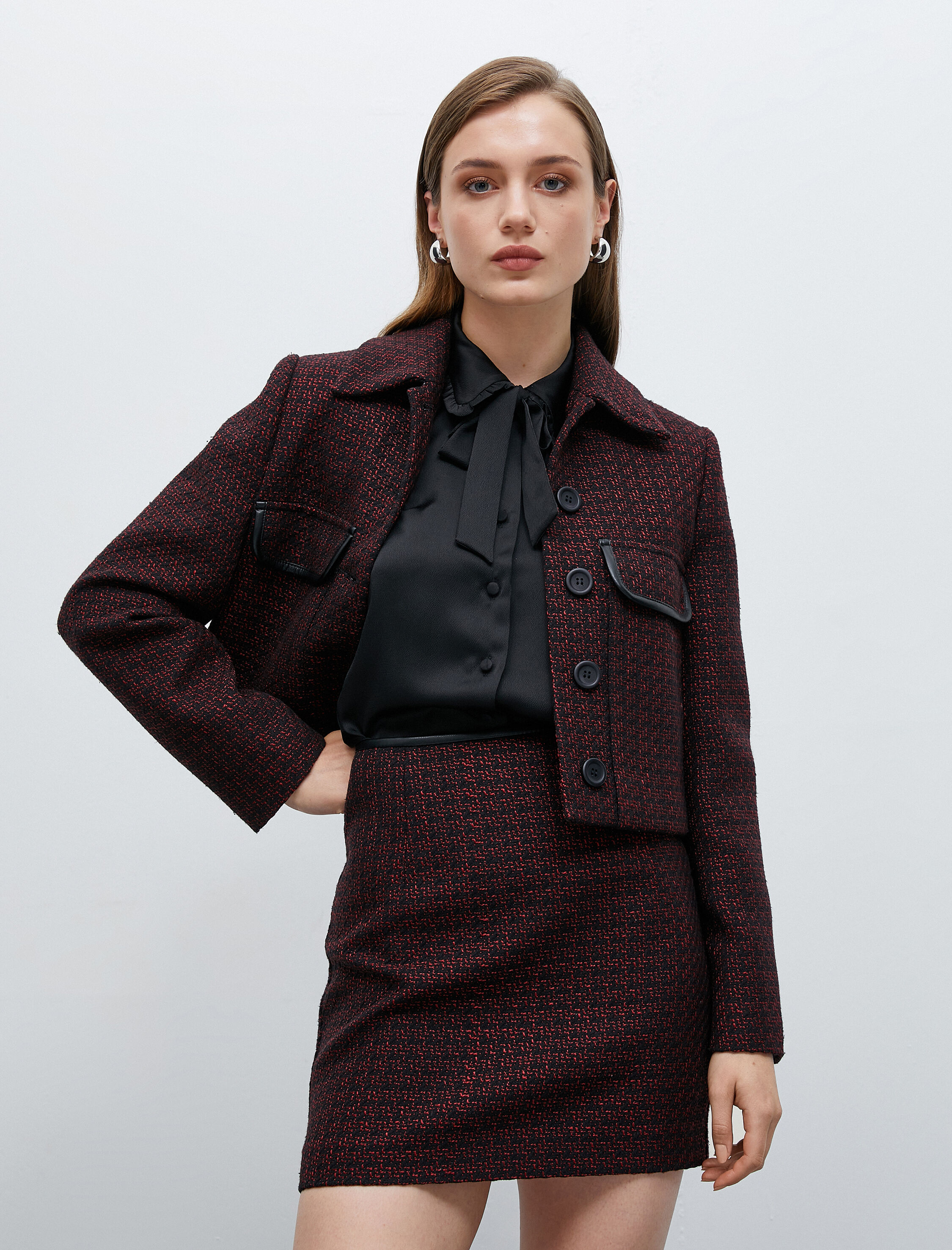   Mini Tüvit Etek Suni Deri Detaylı