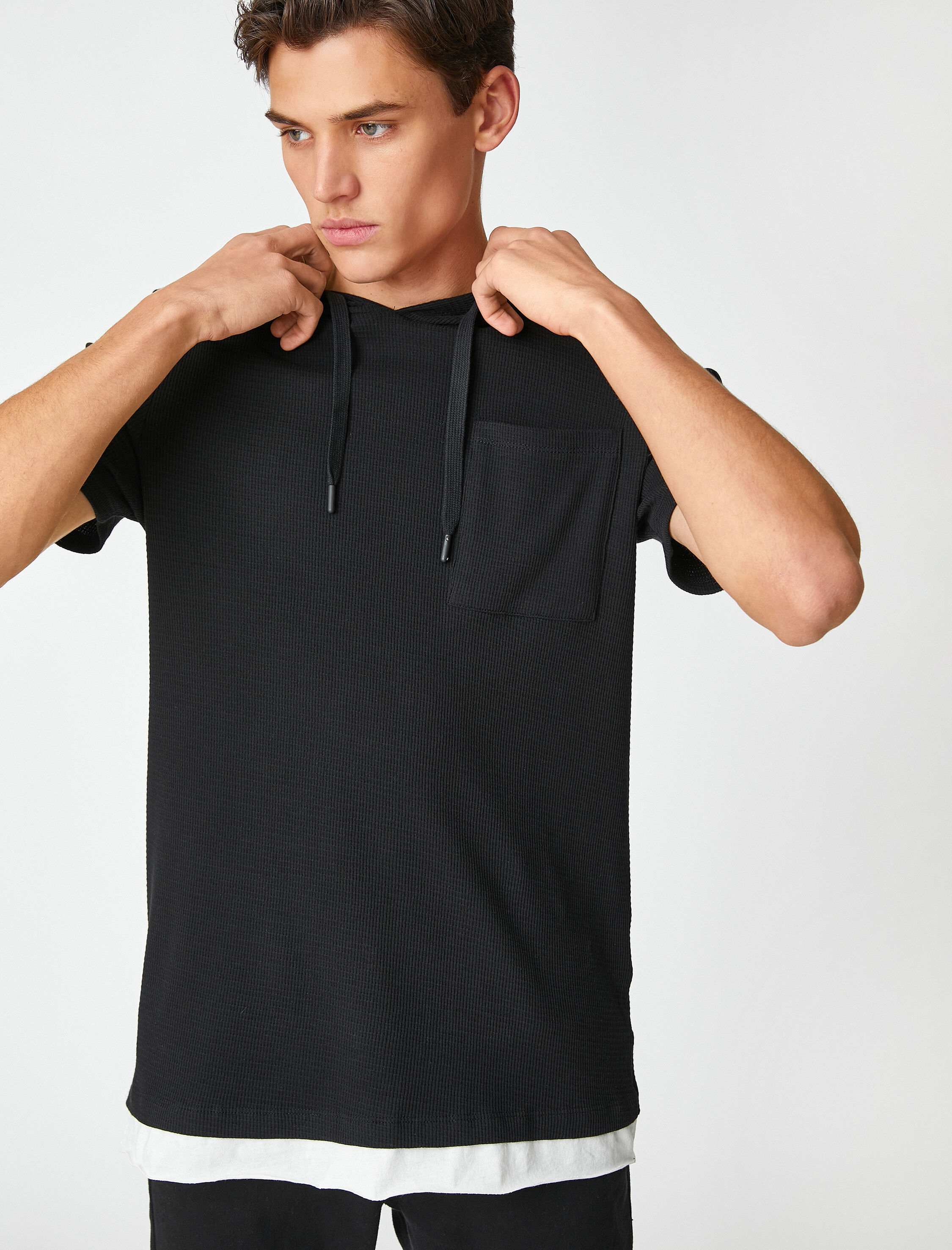   Basic Kapşonlu Tişört Kısa Kollu Dokulu Cep Detaylı Pamuklu