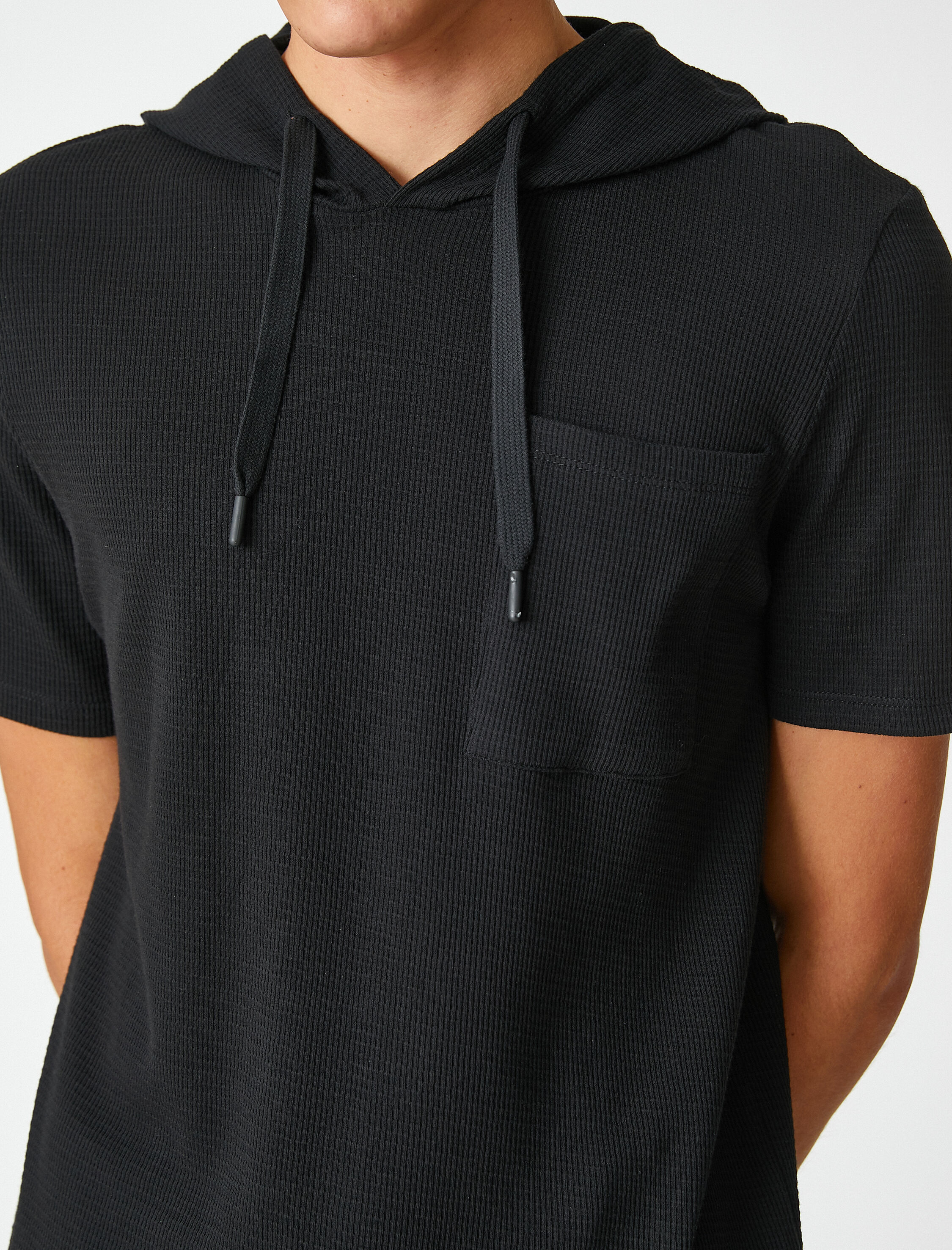   Basic Kapşonlu Tişört Kısa Kollu Dokulu Cep Detaylı Pamuklu