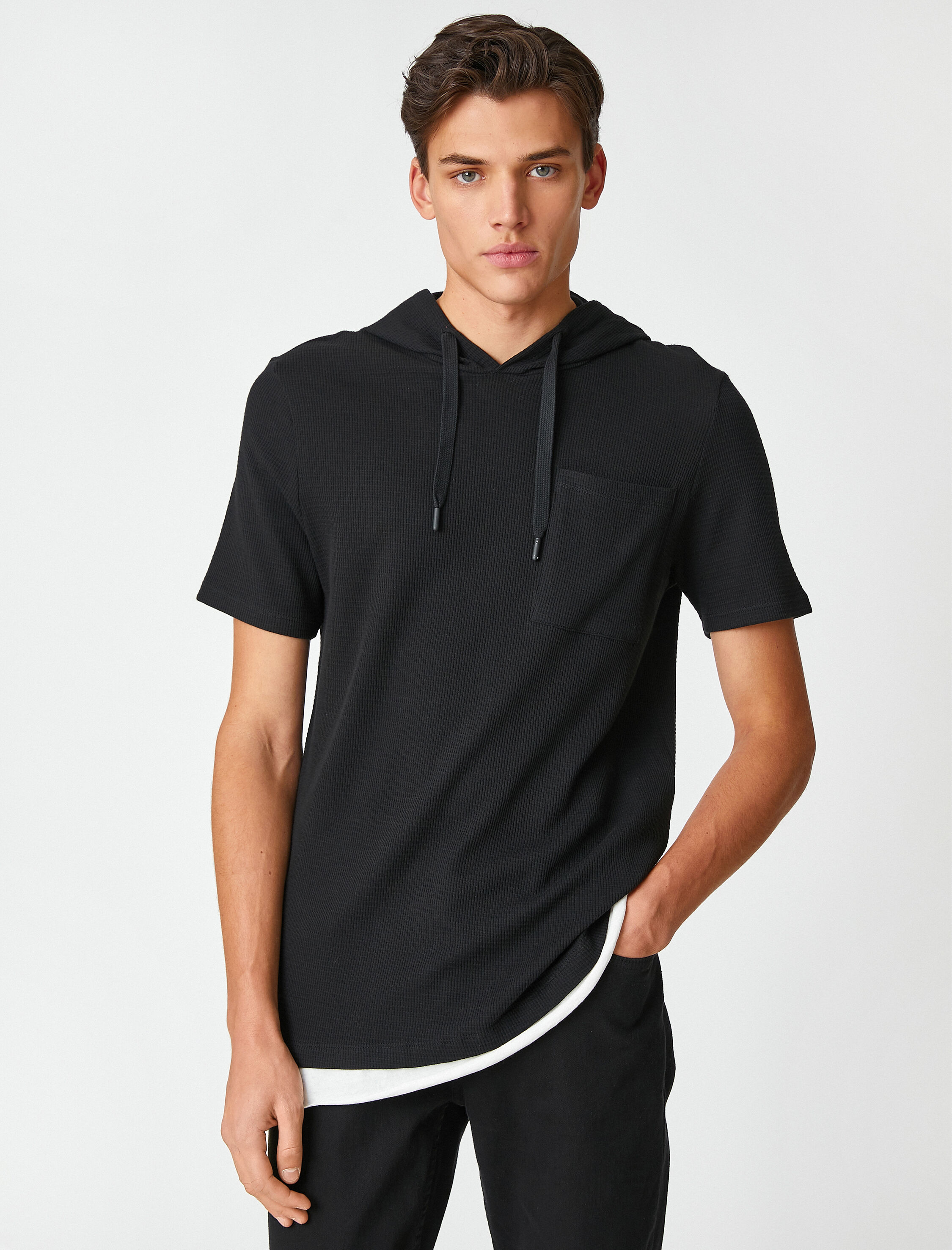   Basic Kapşonlu Tişört Kısa Kollu Dokulu Cep Detaylı Pamuklu