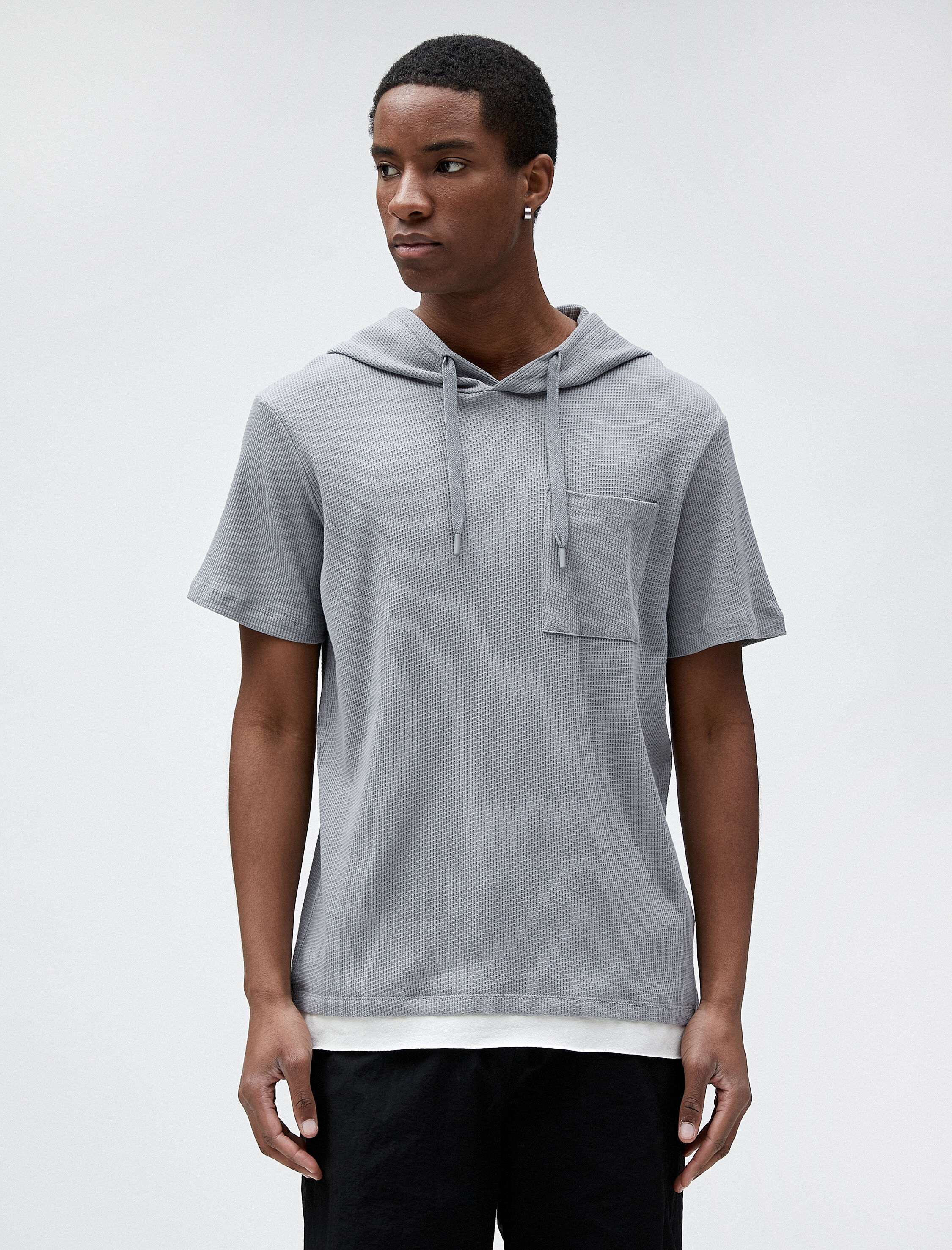   Basic Kapşonlu Tişört Kısa Kollu Dokulu Cep Detaylı Pamuklu