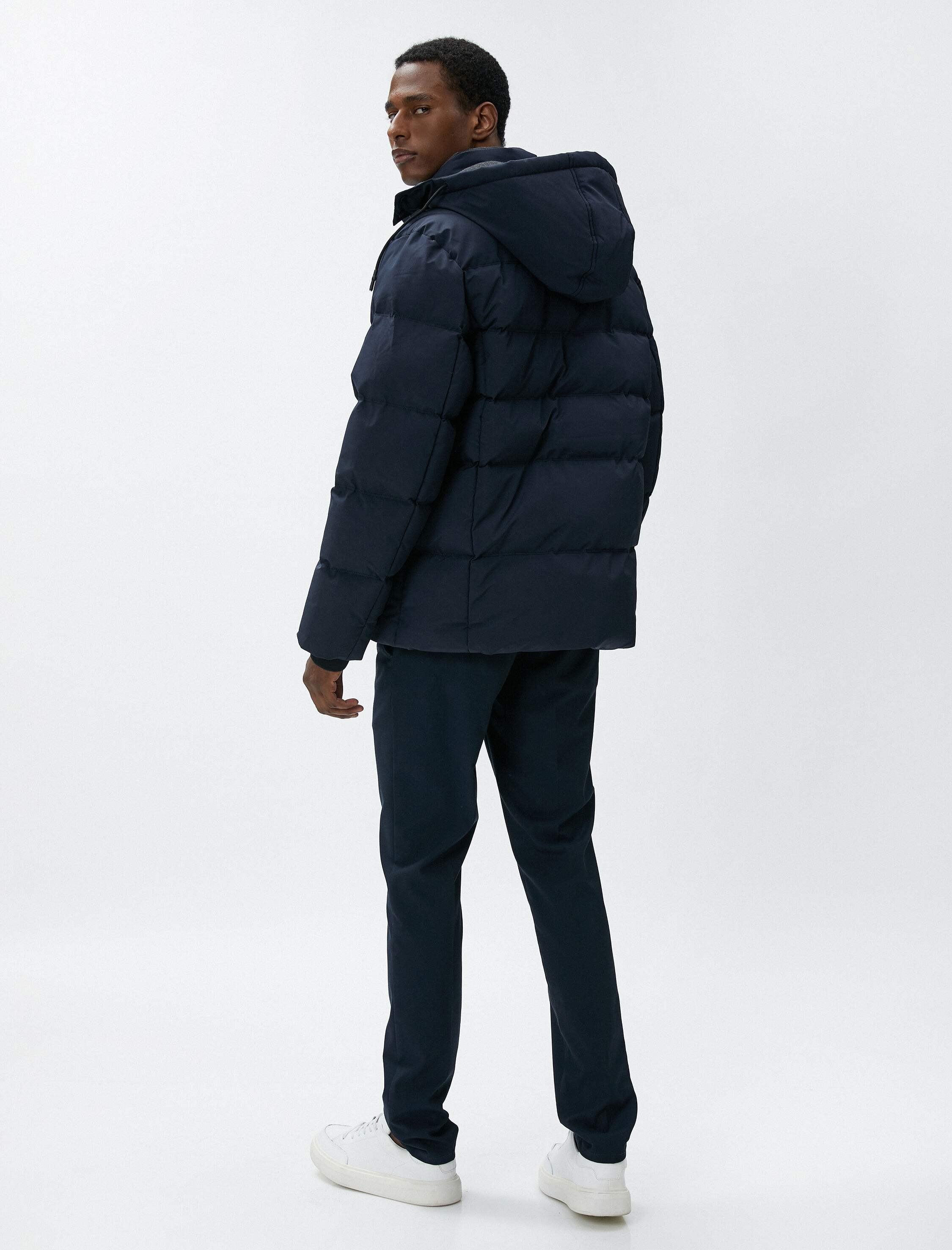   Şişme Mont Çıkarılabilir Kapşonlu Fermuar Detaylı