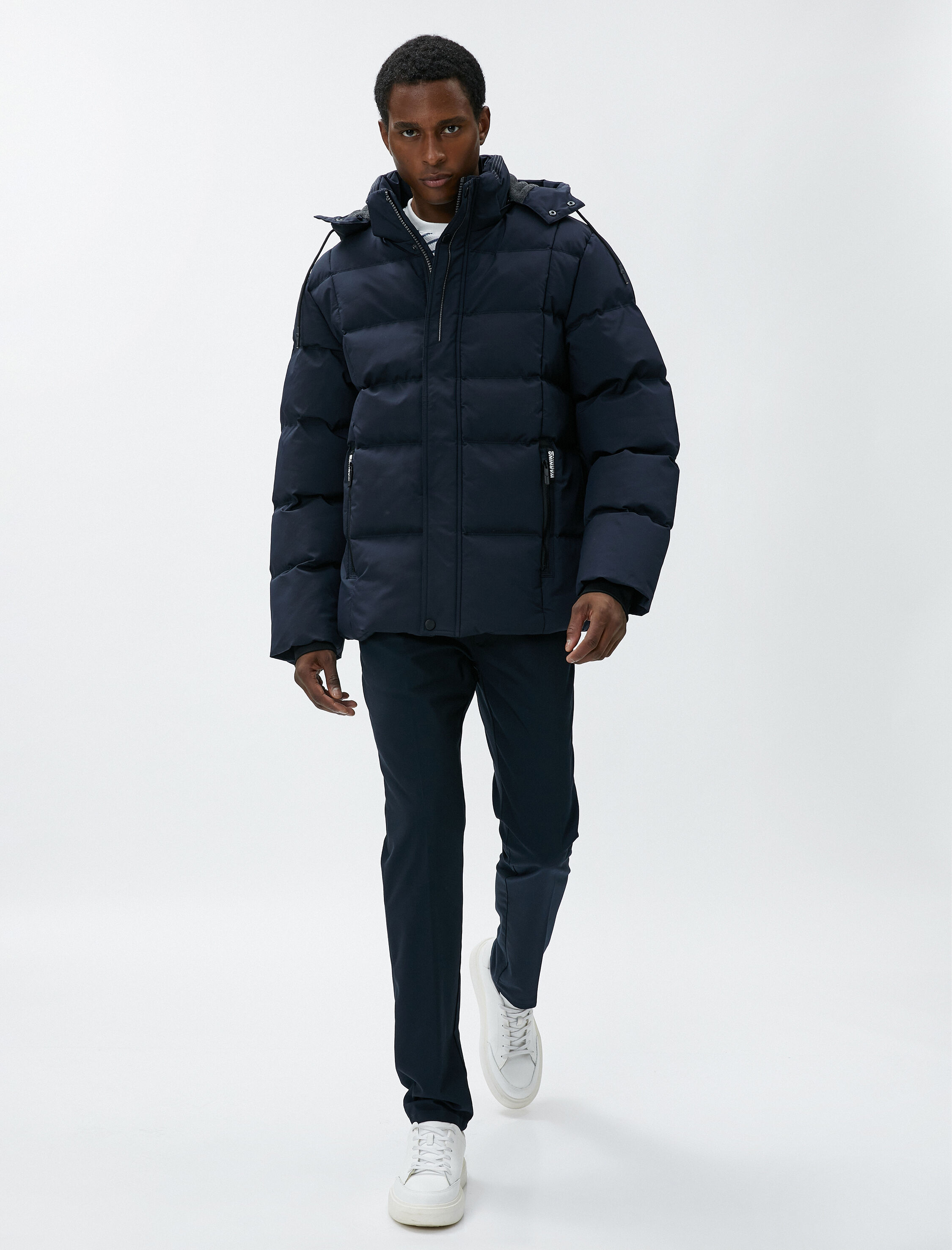   Şişme Mont Çıkarılabilir Kapşonlu Fermuar Detaylı